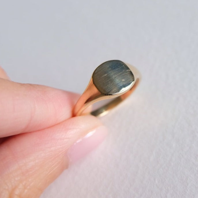Vintage 9ct Gold Smooth Signet Ring