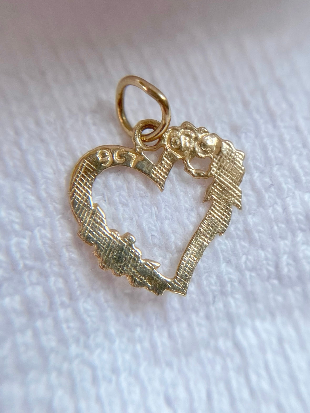 Preloved 9ct Gold Floral Heart Pendant