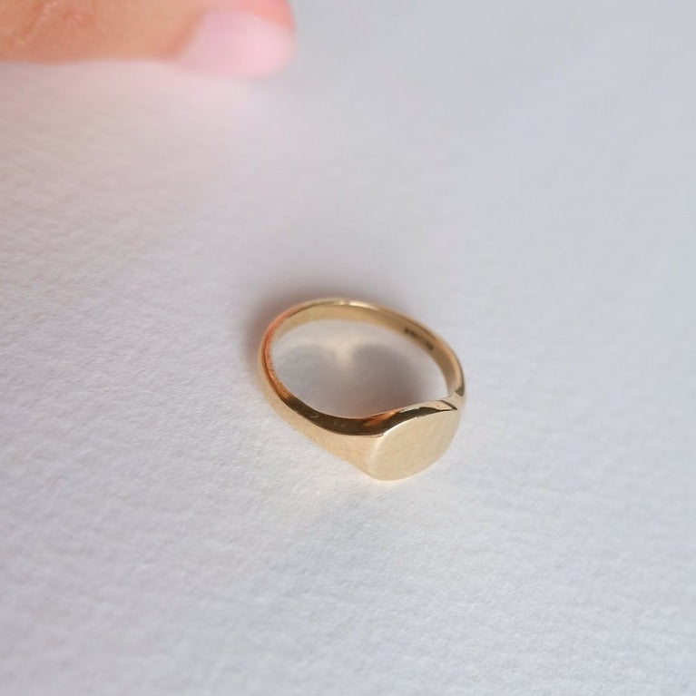 Vintage 9ct Gold Smooth Signet Ring
