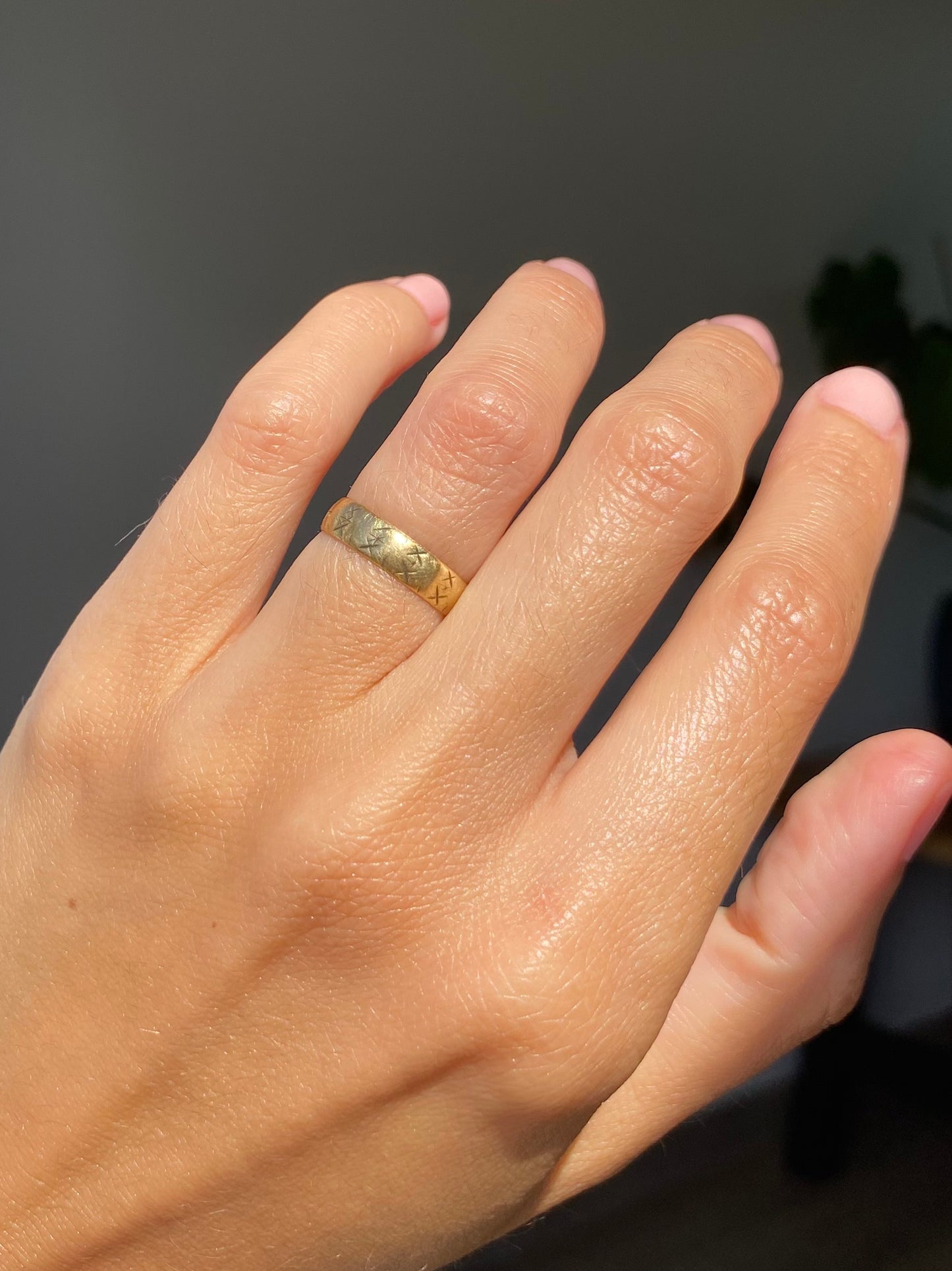 Vintage 18ct Gold Patterned Band