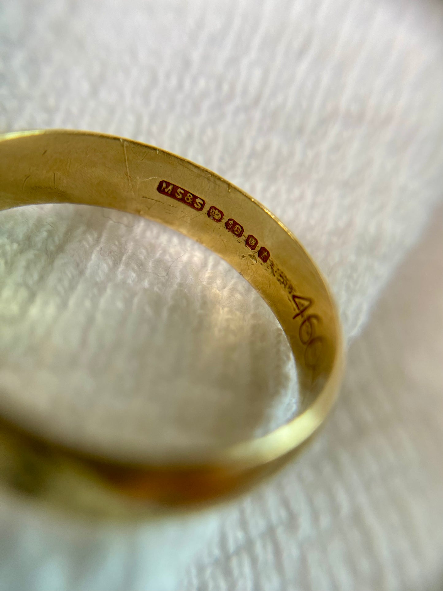 Vintage 18ct Gold Patterned Band