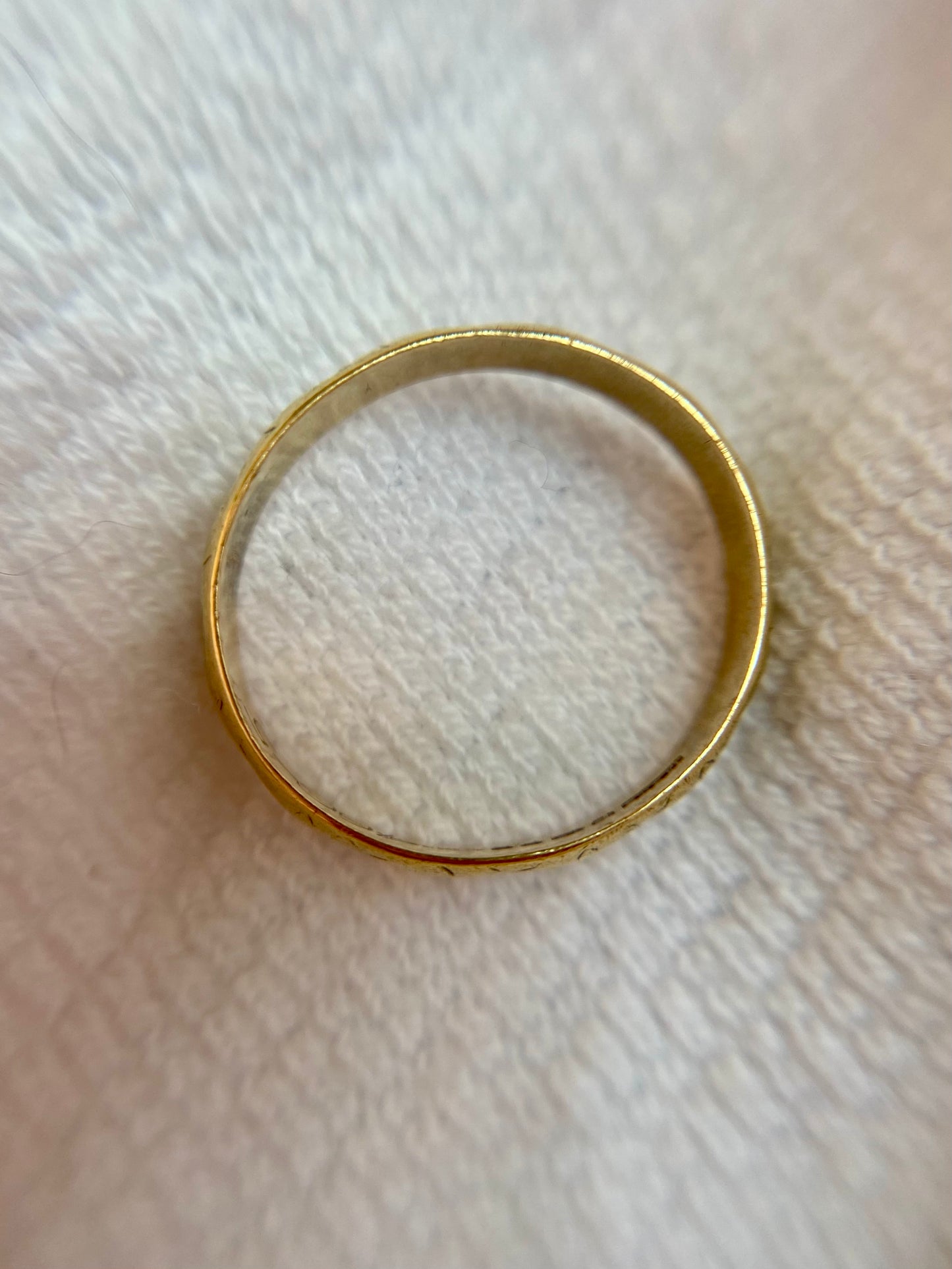 Vintage 18ct Gold Patterned Band