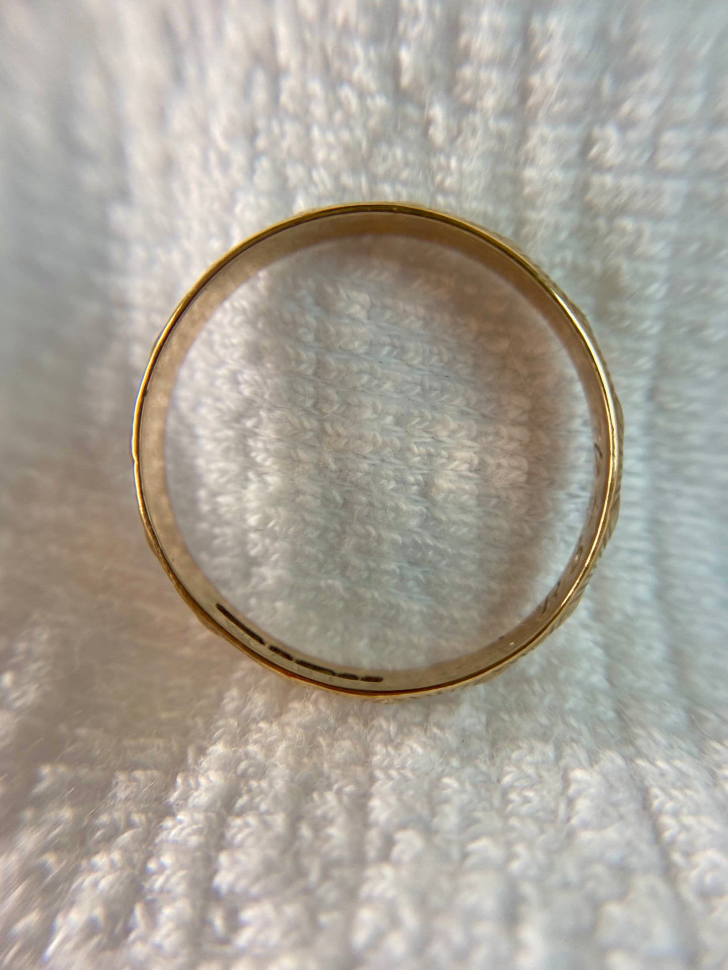 Vintage 9ct Gold Dainty Starry Band