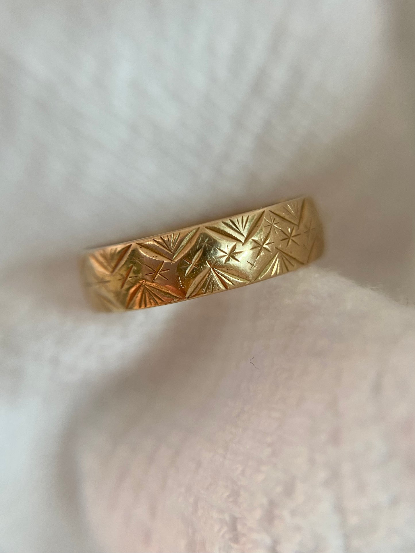 Vintage 9ct Gold Zig Zag Starry Band