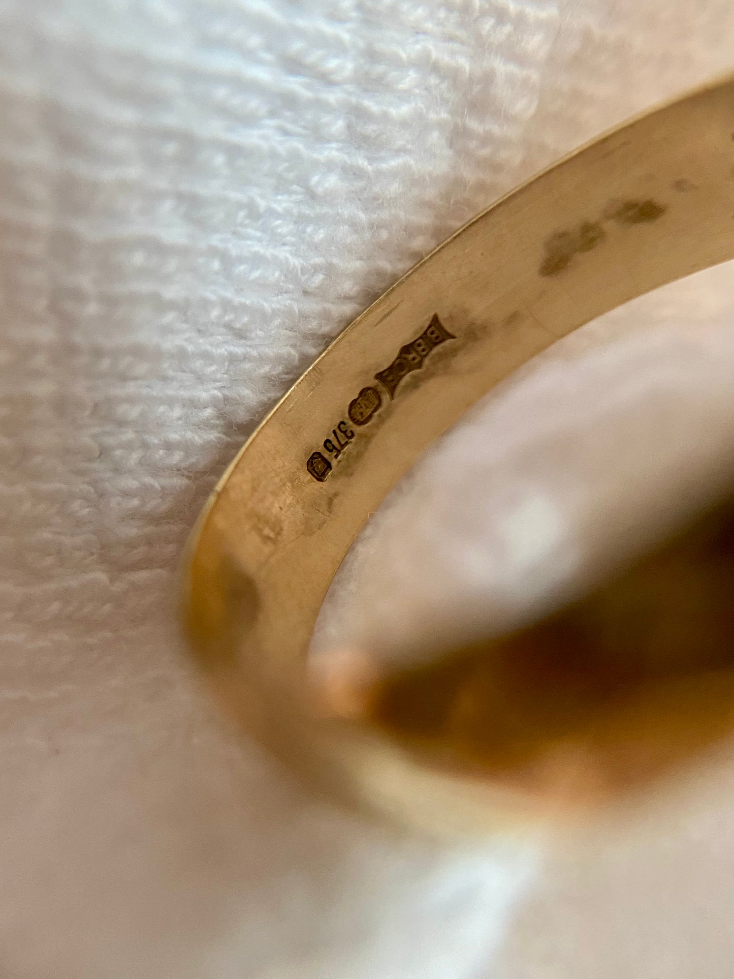 Vintage 9ct Gold Zig Zag Starry Band