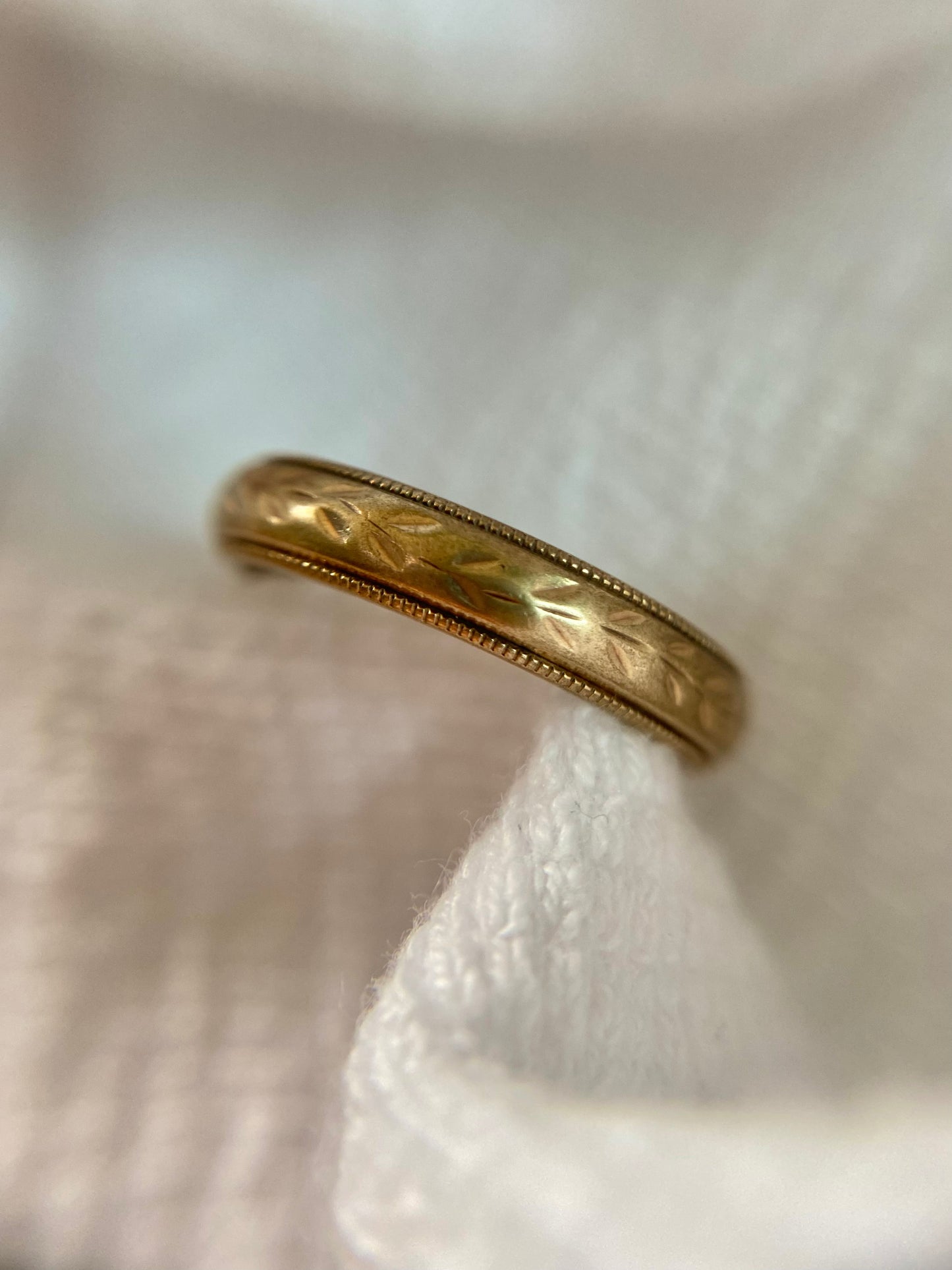 Vintage 9ct Gold Leafy Milgrain Band