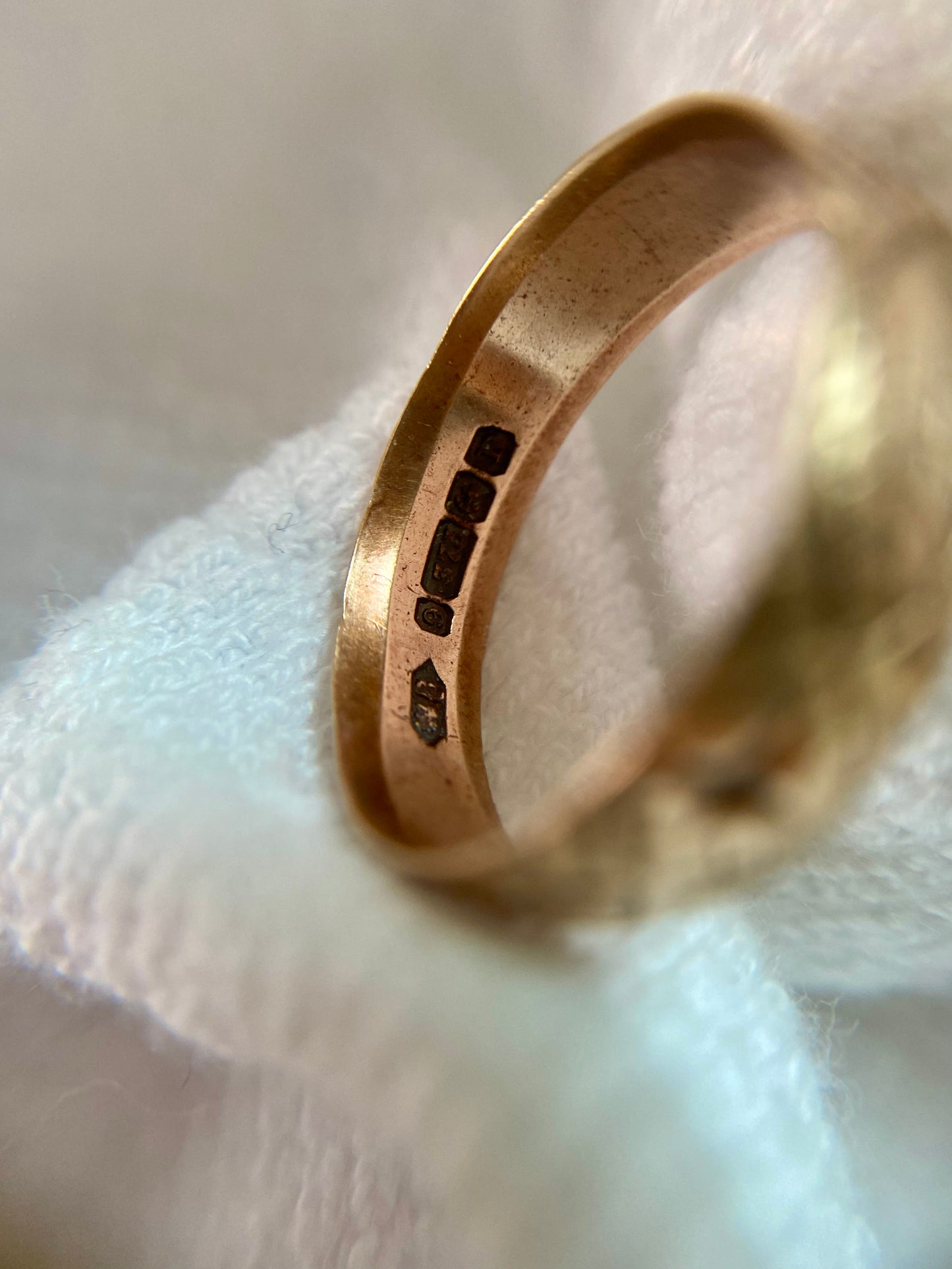 Vintage 9ct Gold Patterned Band