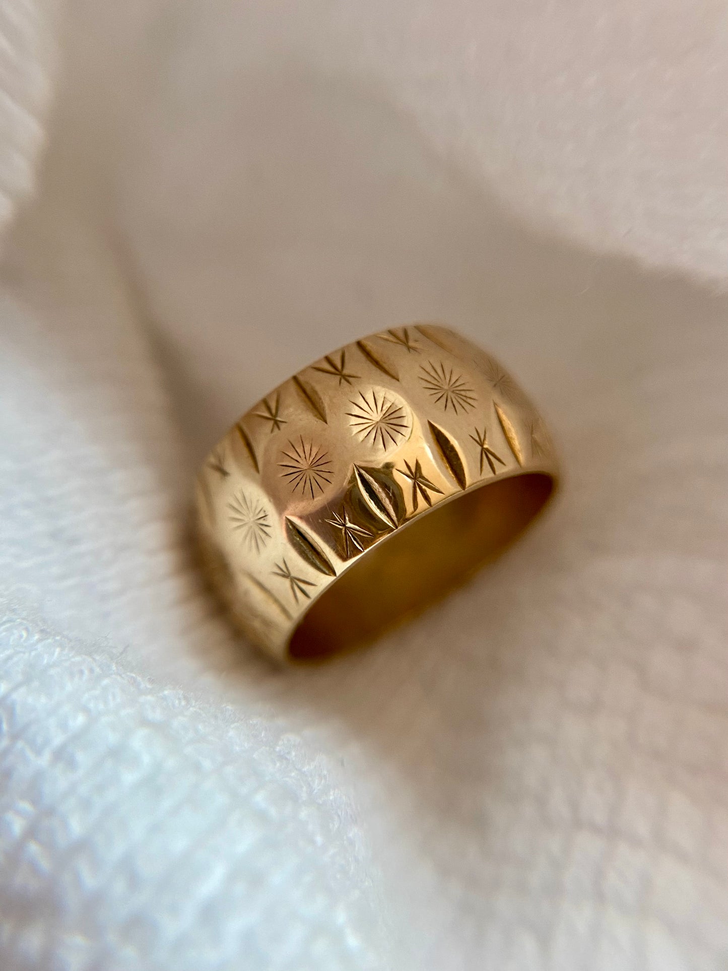 Vintage 9ct Gold Starry Cigar Band