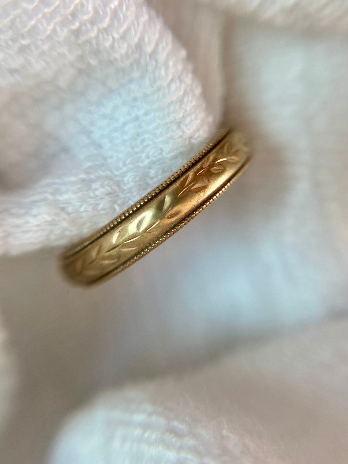 Vintage 9ct Gold Leafy Milgrain Band
