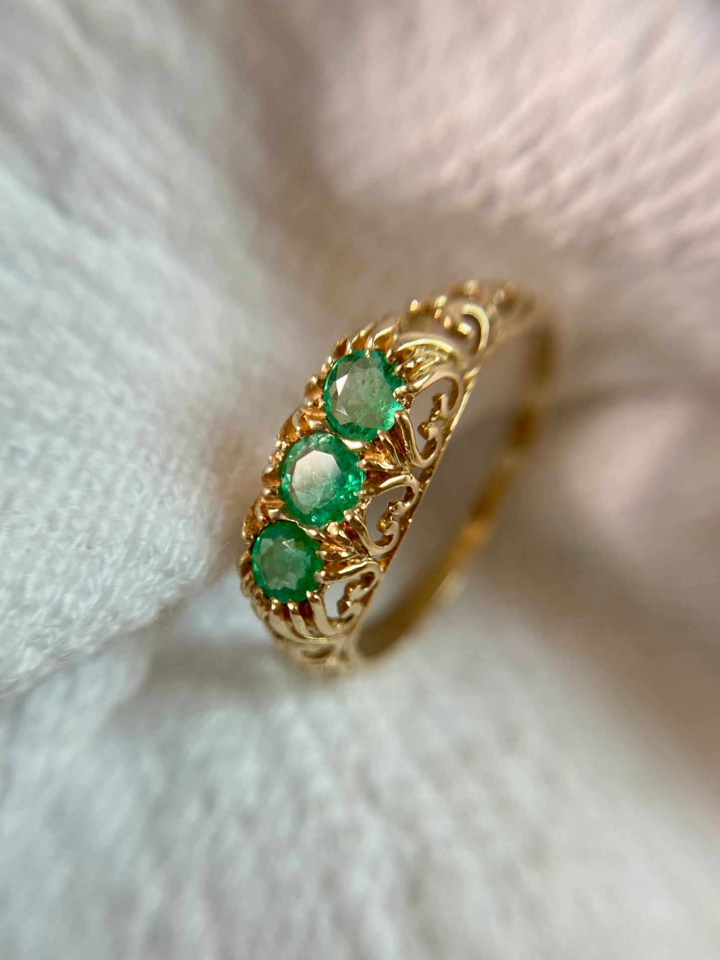 Preloved 9ct Gold Emerald Trilogy Ring