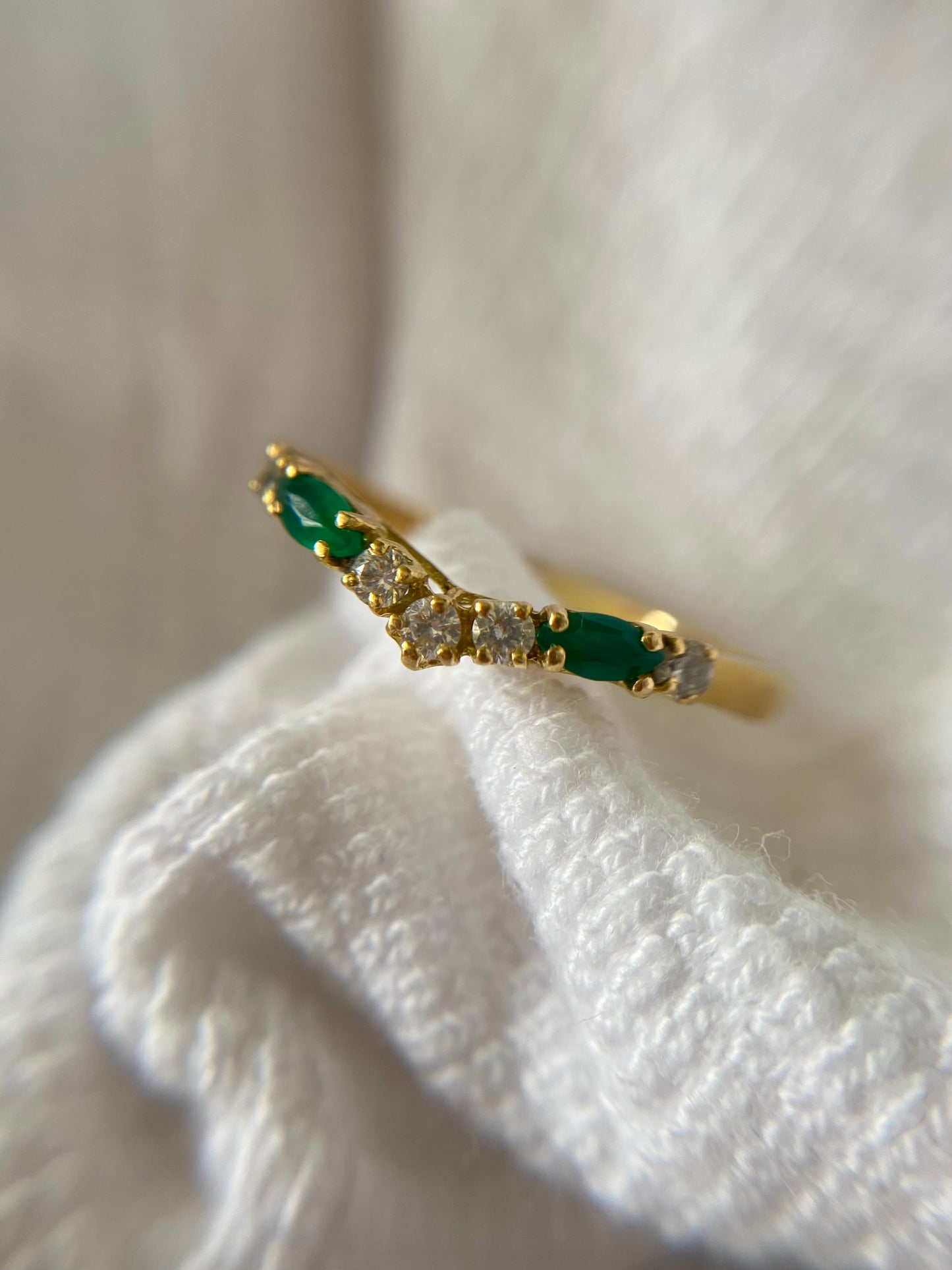 Preloved 18ct Gold Green + White Gem Wishbone Ring