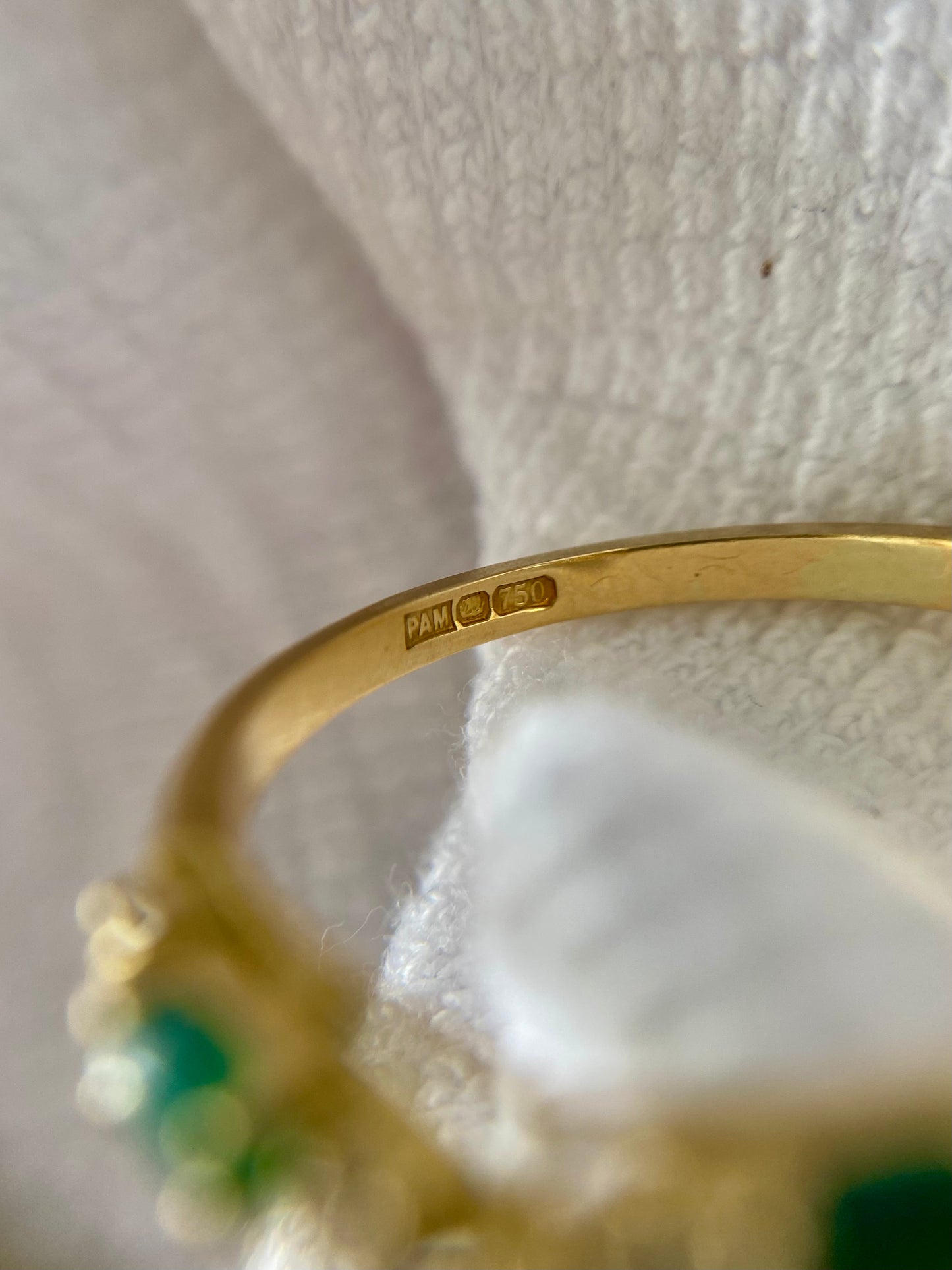 Preloved 18ct Gold Green + White Gem Wishbone Ring