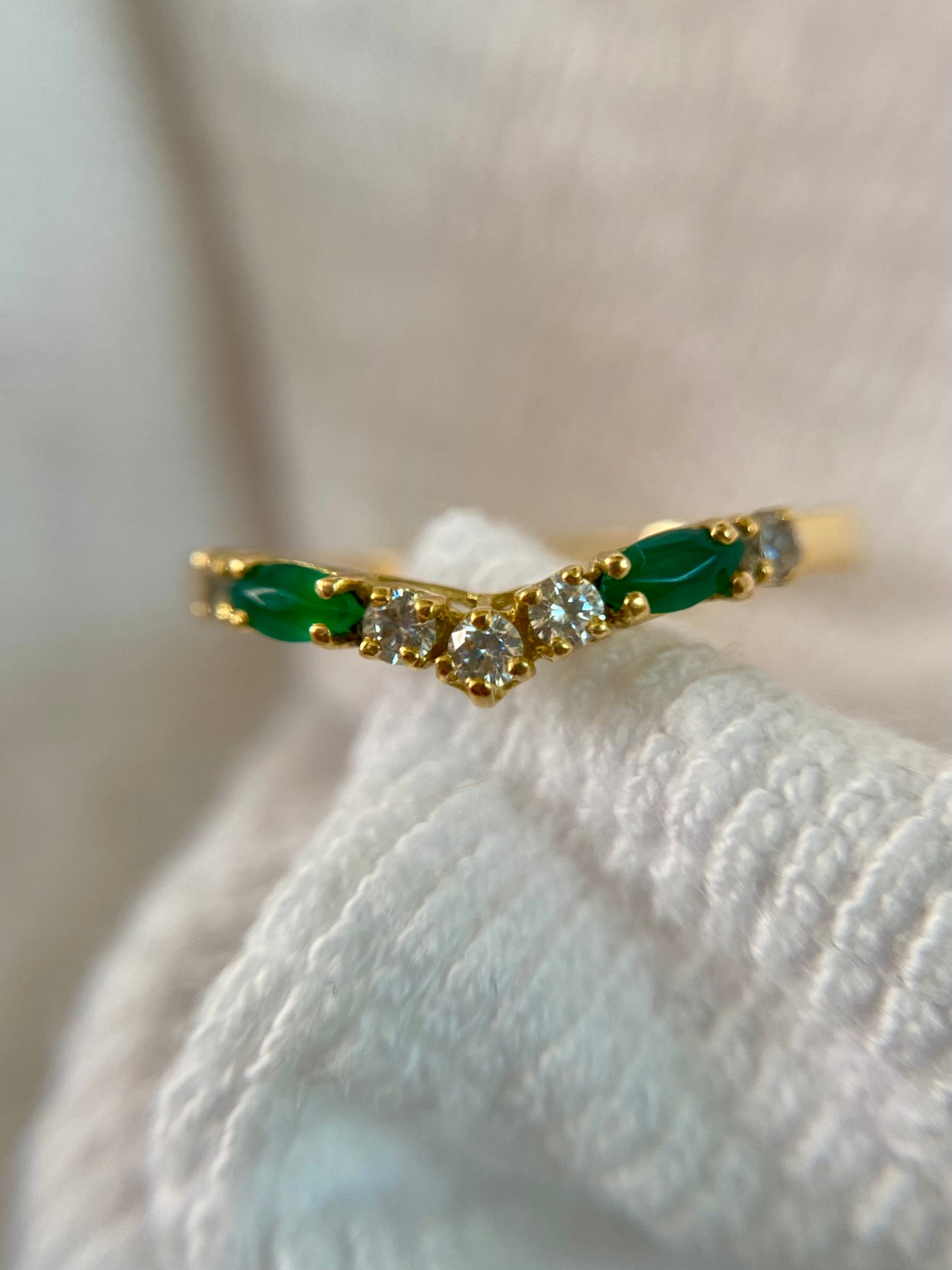 Preloved 18ct Gold Green + White Gem Wishbone Ring