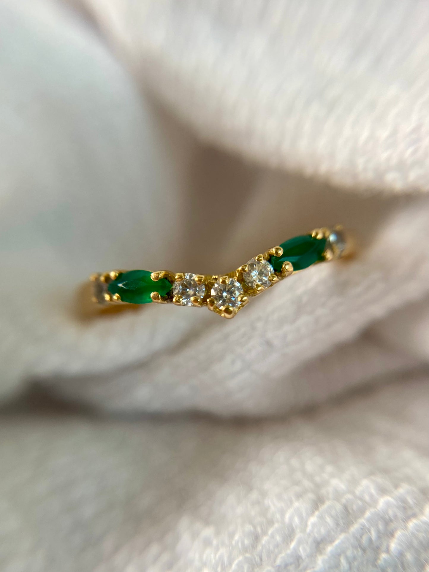 Preloved 18ct Gold Green + White Gem Wishbone Ring