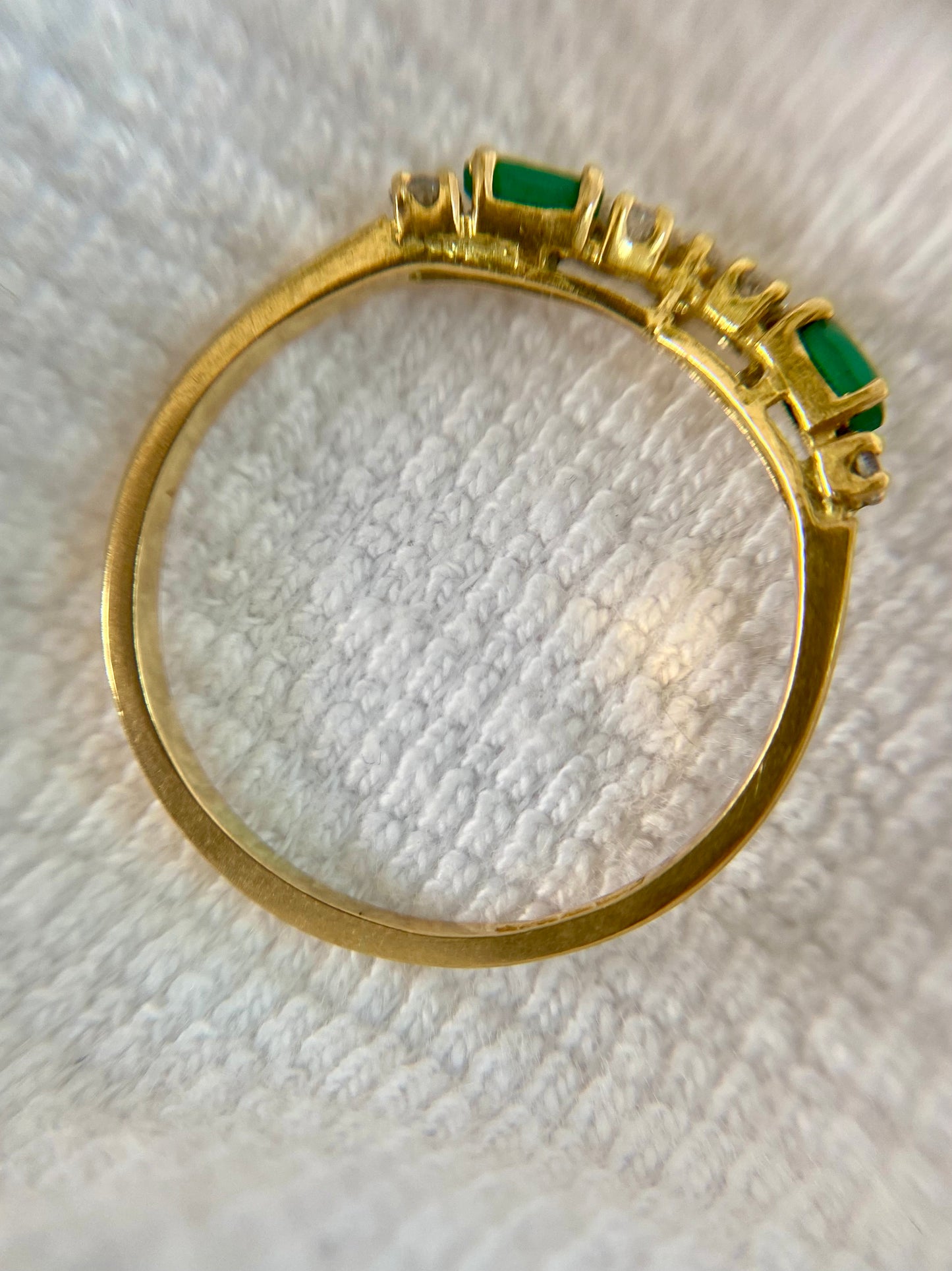 Preloved 18ct Gold Green + White Gem Wishbone Ring