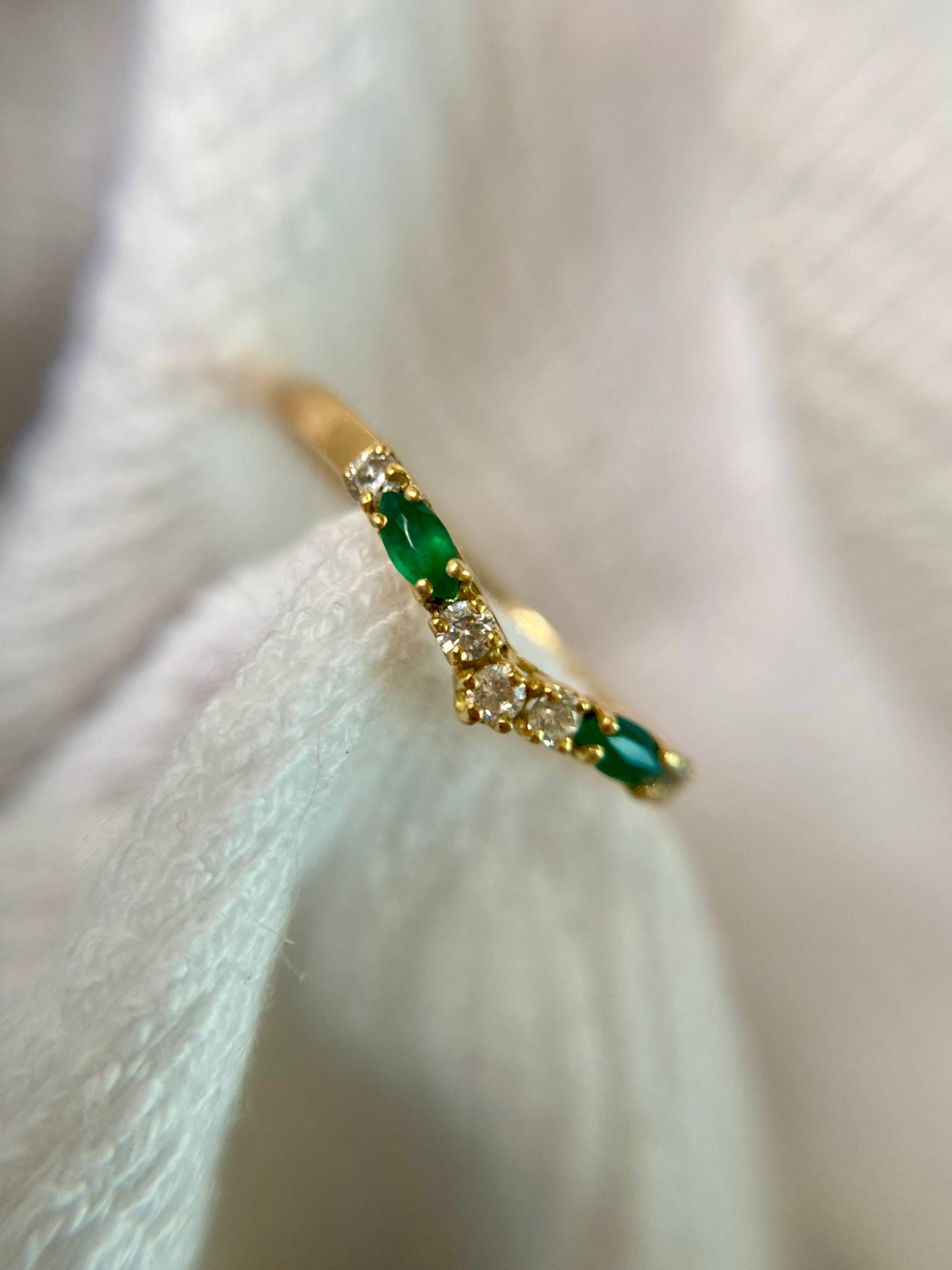 Preloved 18ct Gold Green + White Gem Wishbone Ring