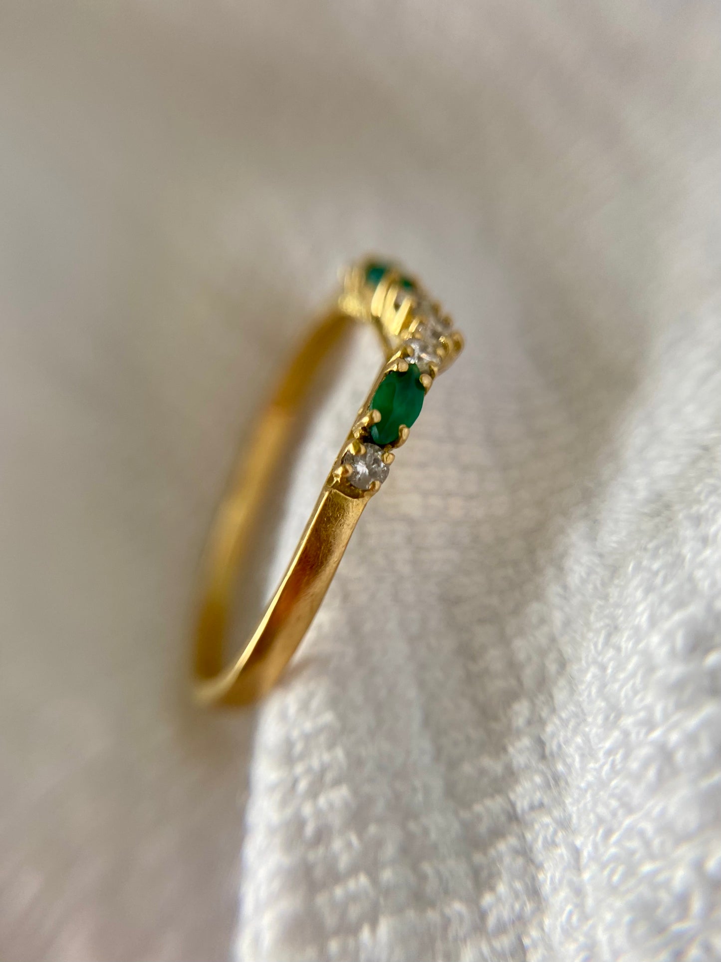 Preloved 18ct Gold Green + White Gem Wishbone Ring