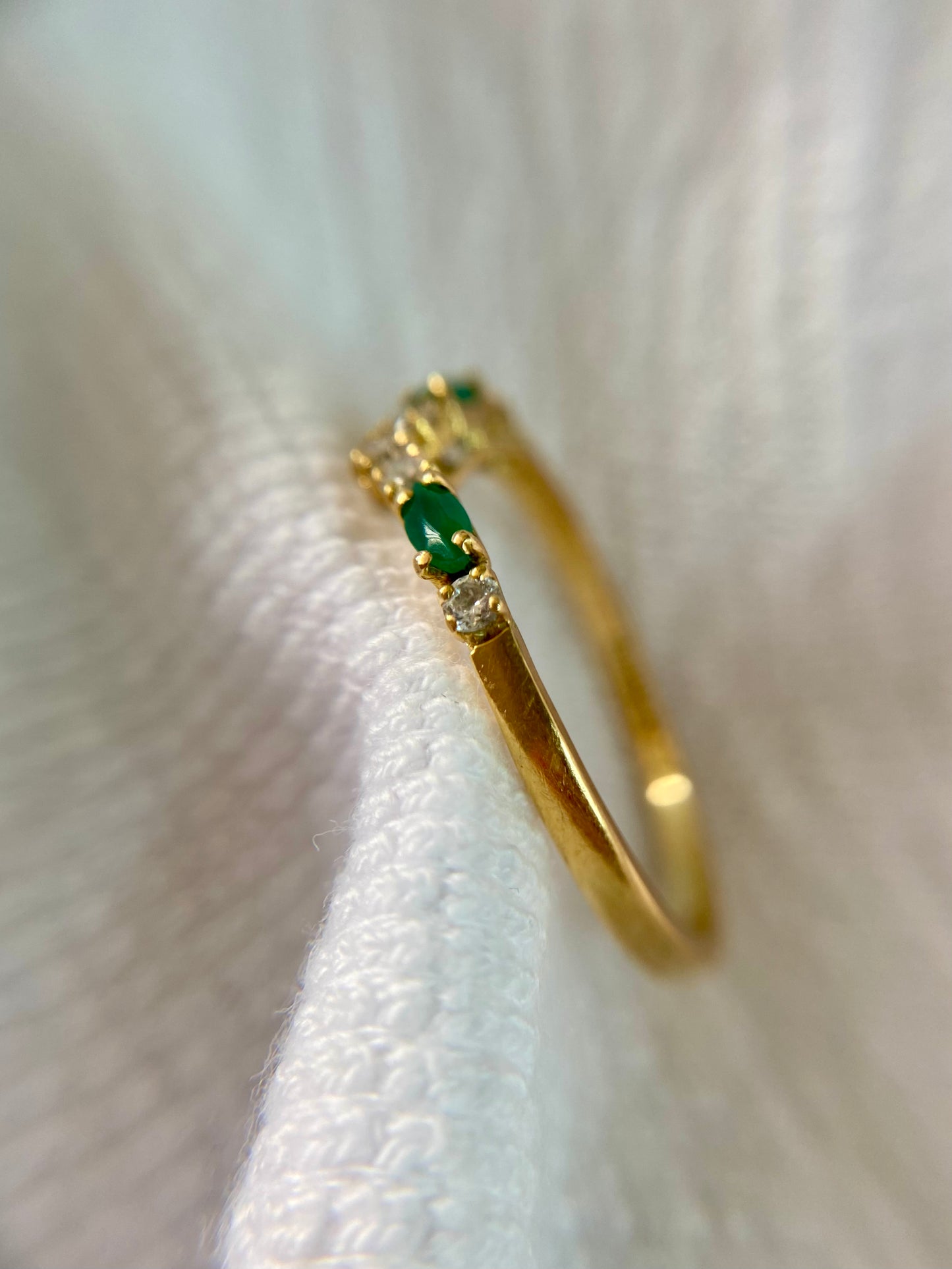 Preloved 18ct Gold Green + White Gem Wishbone Ring