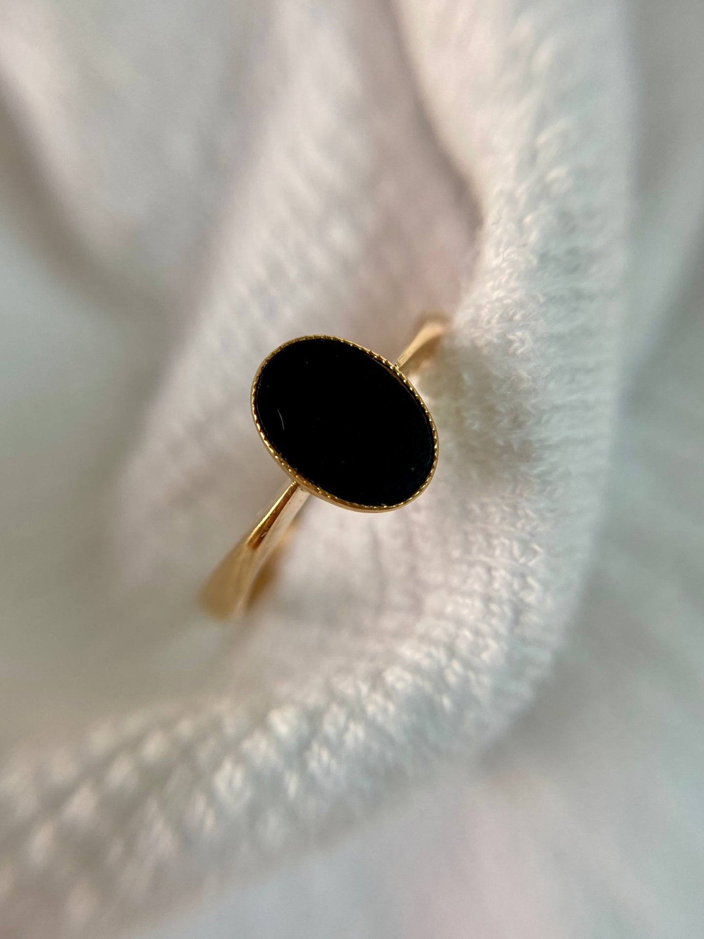 Preloved 18ct Gold Onyx Solitaire Ring