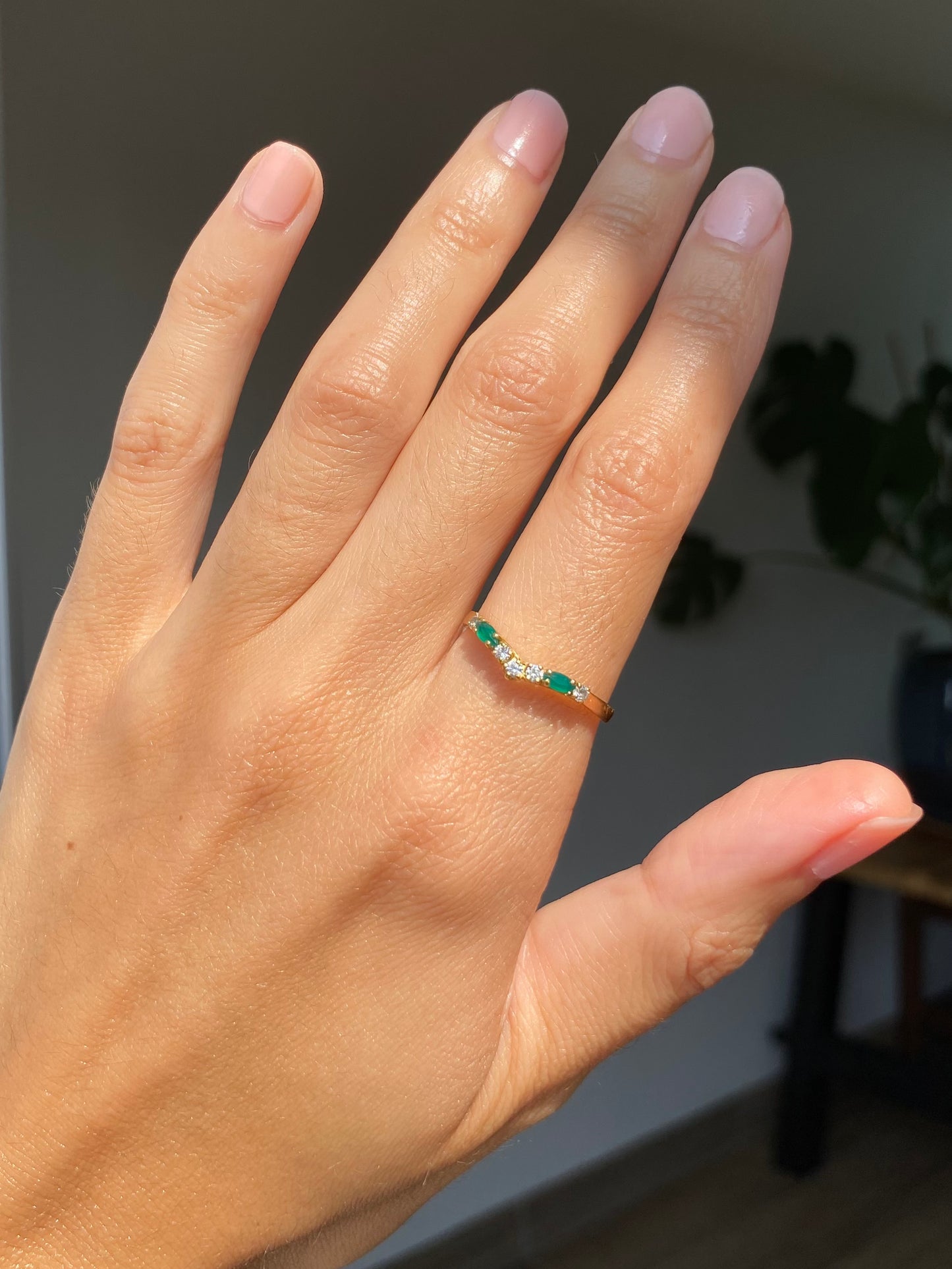 Preloved 18ct Gold Green + White Gem Wishbone Ring