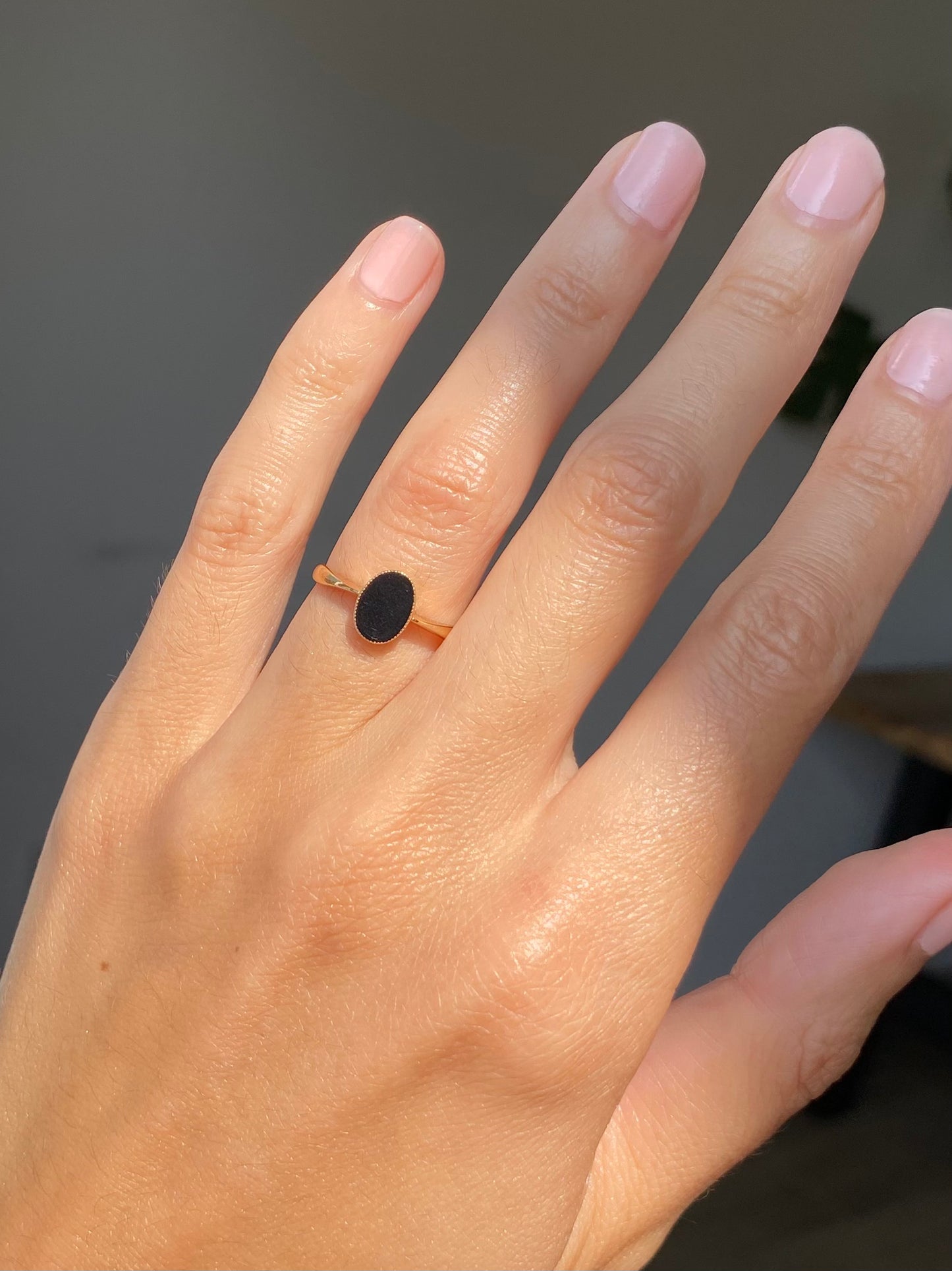 Preloved 18ct Gold Onyx Solitaire Ring