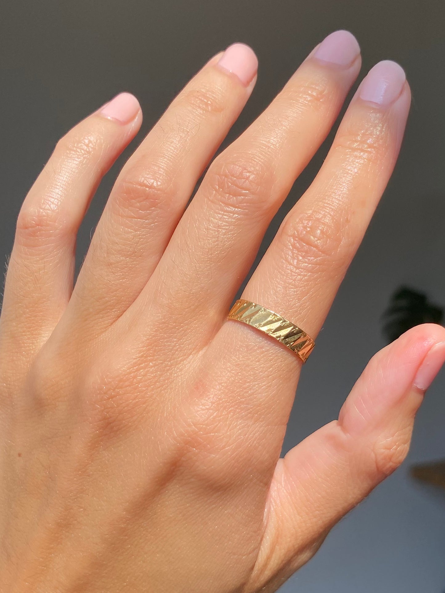 Vintage 18ct Gold Starry Band