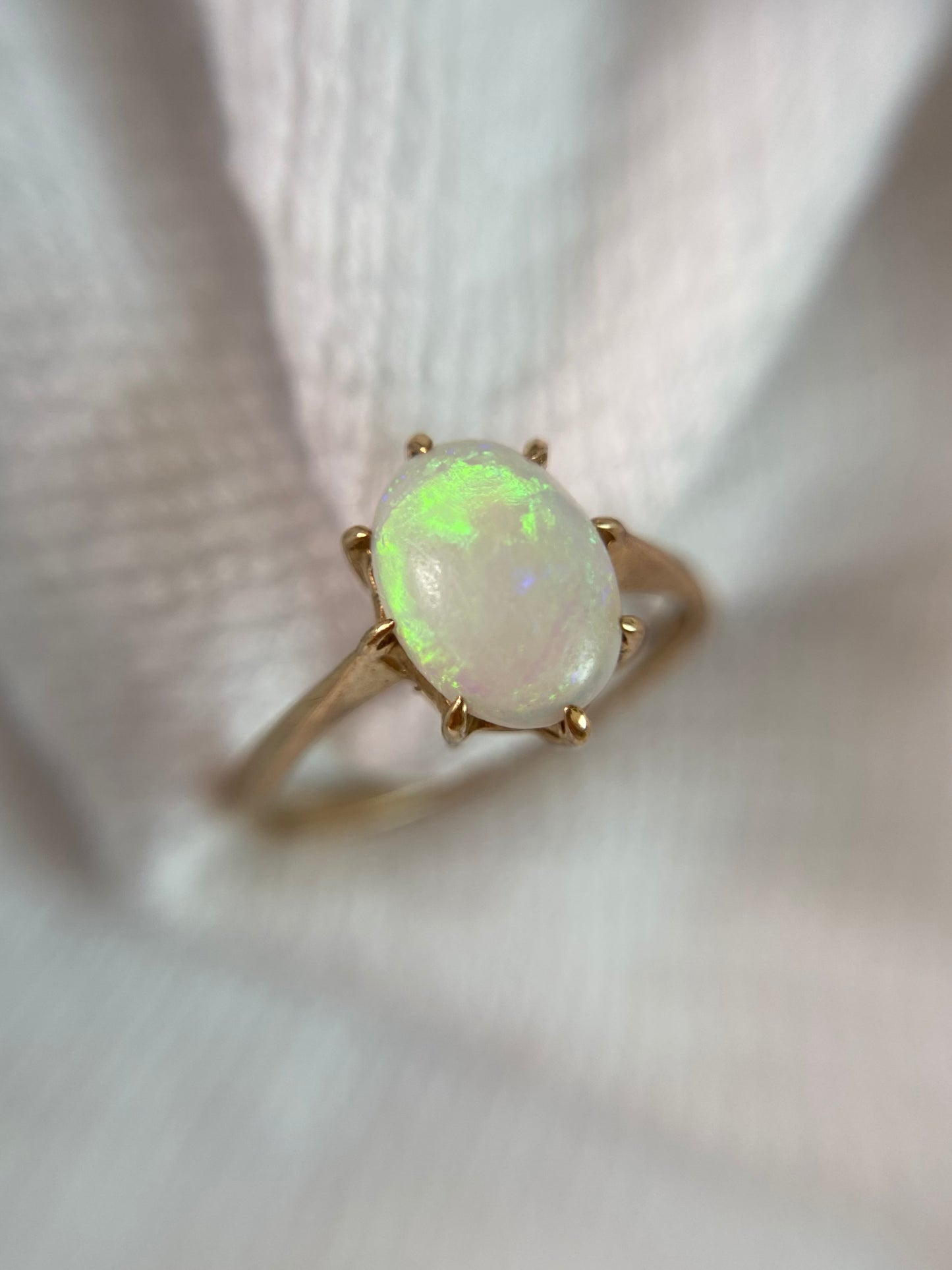 Vintage 9ct Gold Opal Solitaire Ring