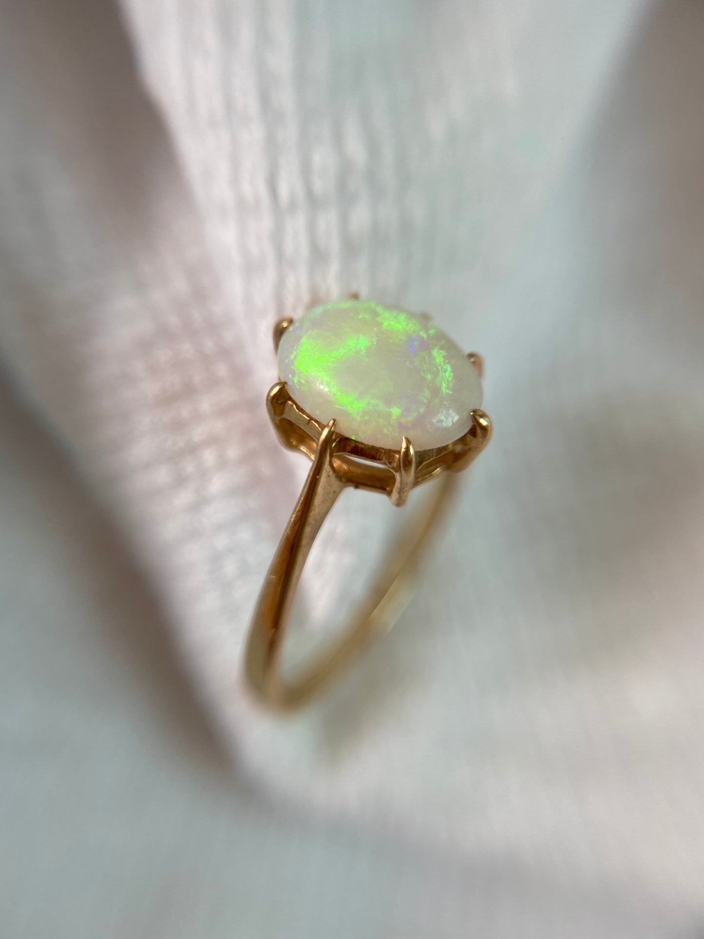 Vintage 9ct Gold Opal Solitaire Ring