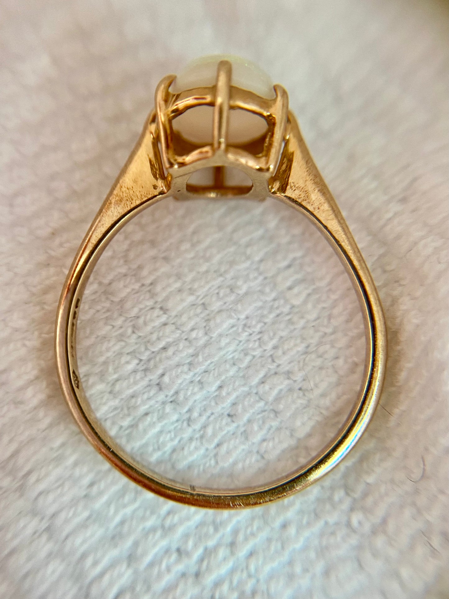 Vintage 9ct Gold Opal Solitaire Ring