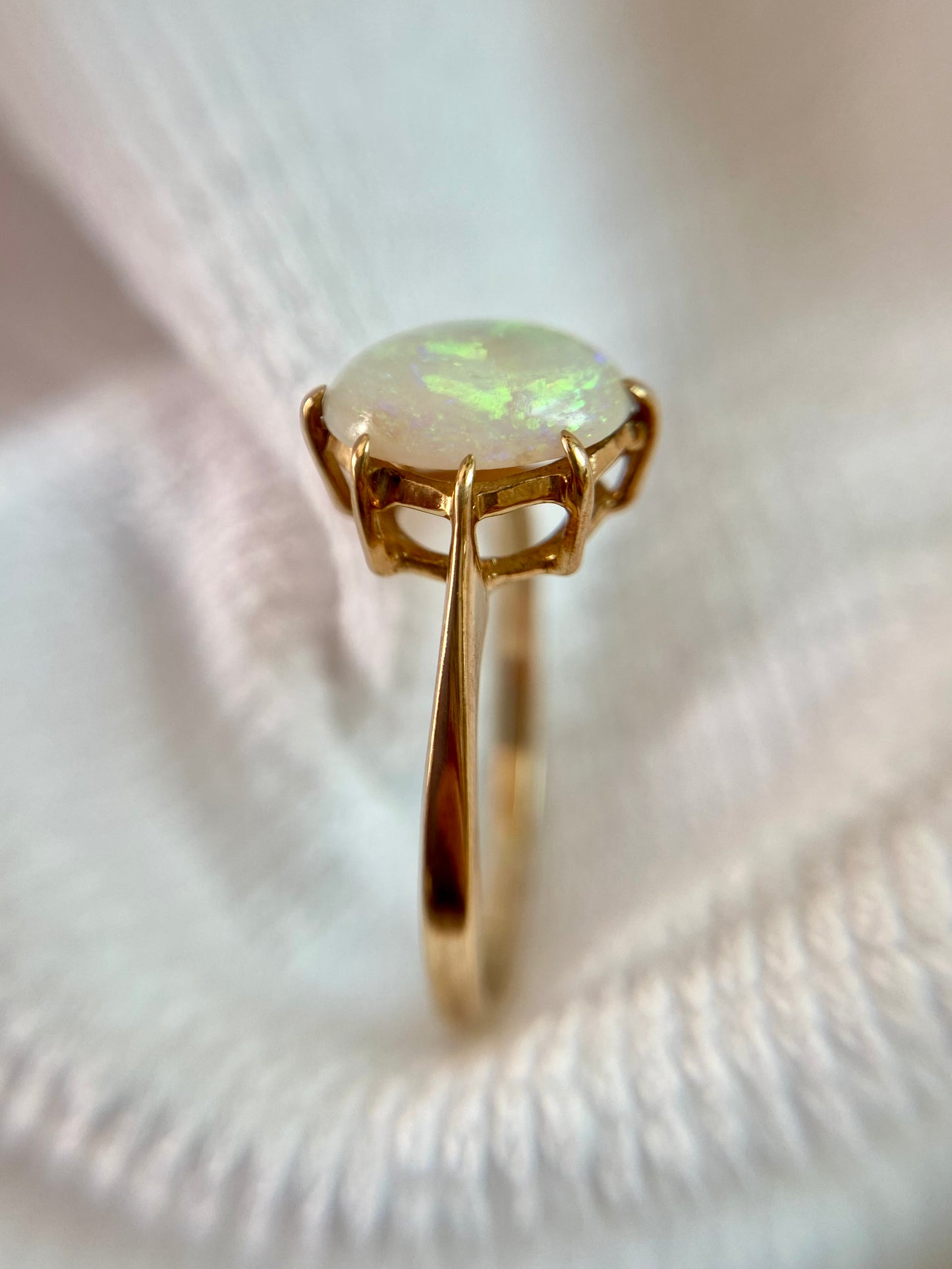 Vintage 9ct Gold Opal Solitaire Ring