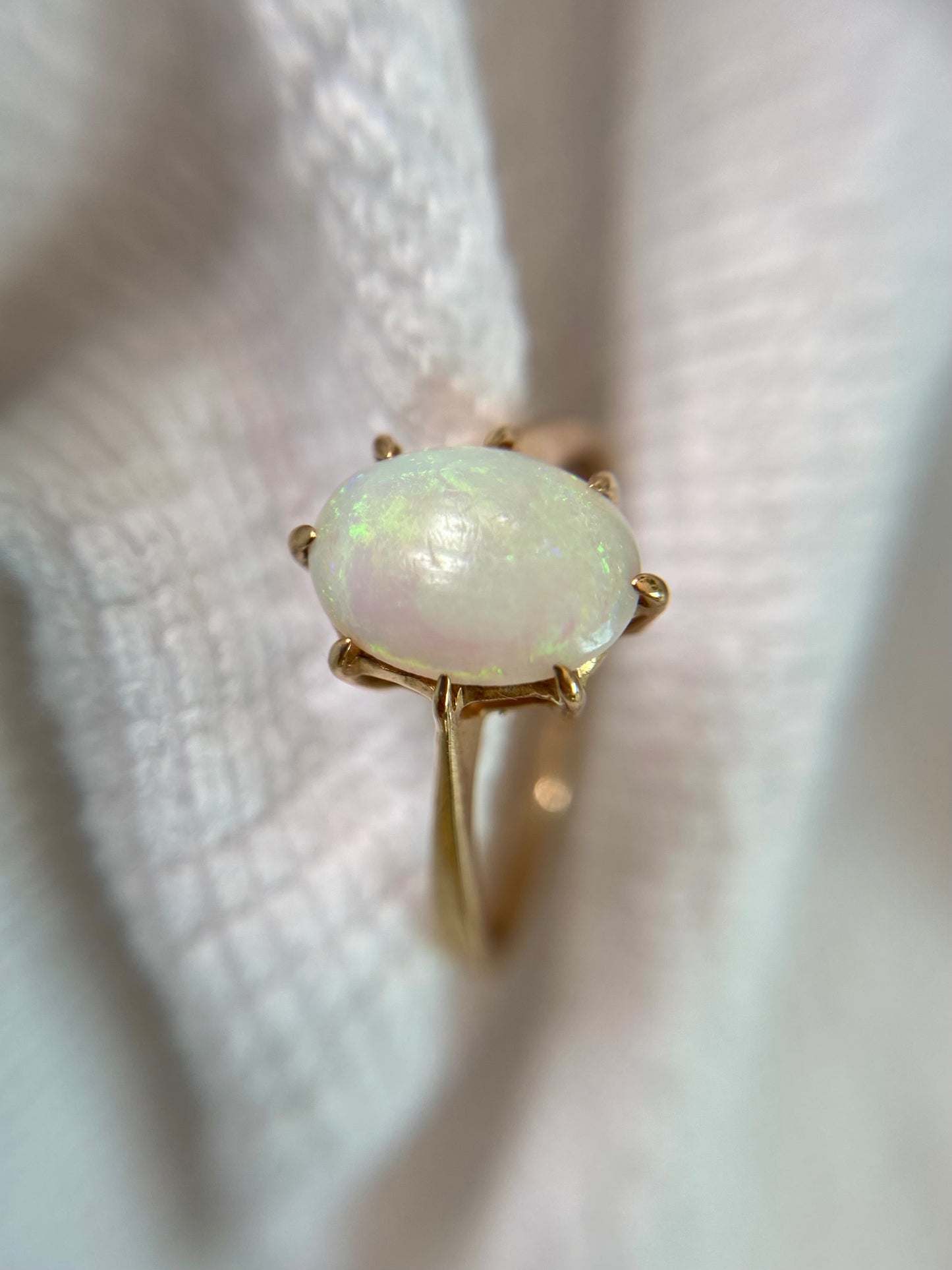 Vintage 9ct Gold Opal Solitaire Ring