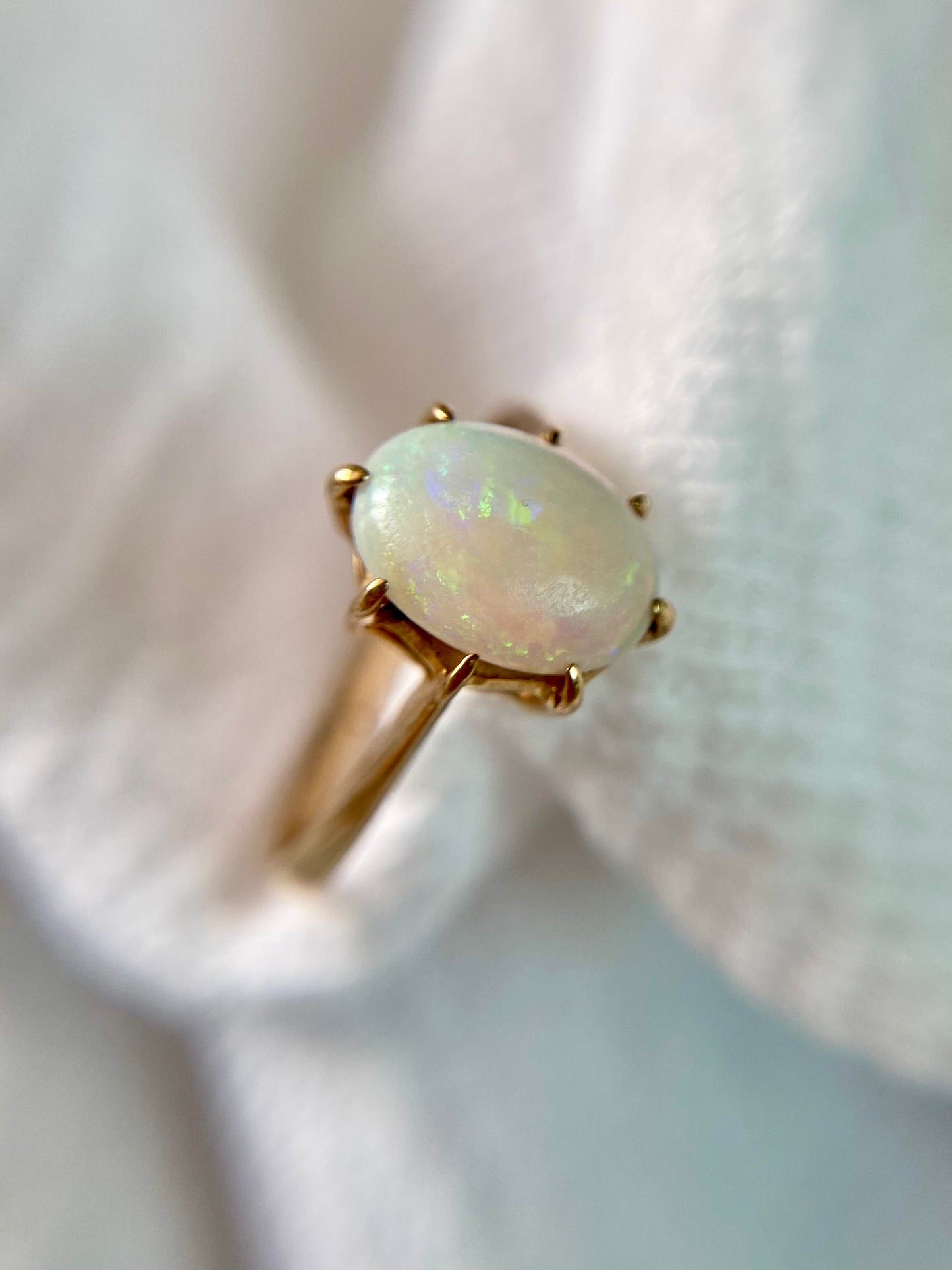 Vintage 9ct Gold Opal Solitaire Ring
