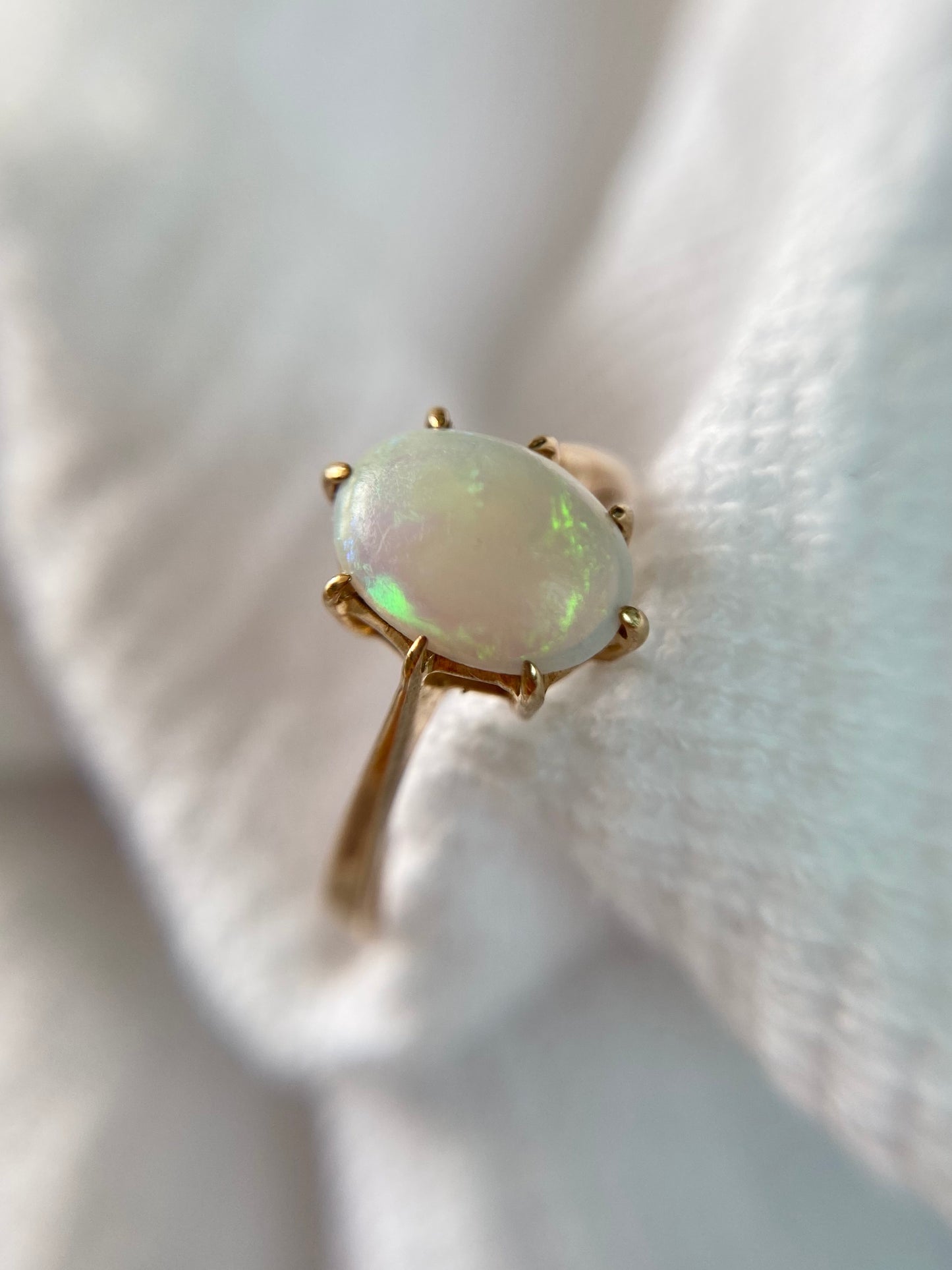 Vintage 9ct Gold Opal Solitaire Ring