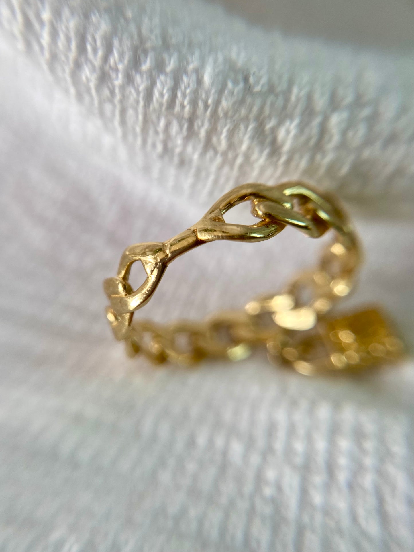 Preloved 14ct Gold Chain Ring with Padlock