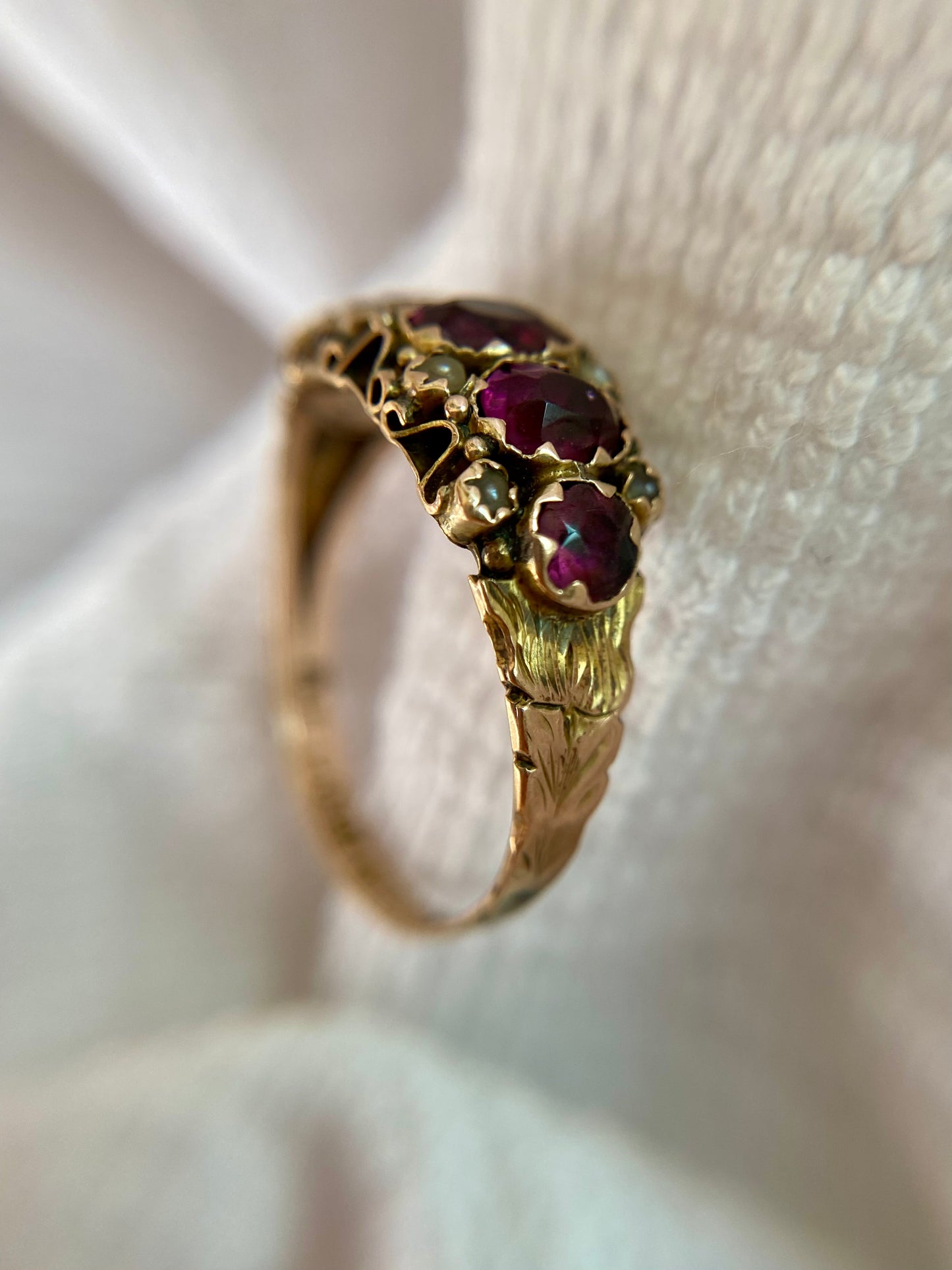 Antique 9ct Gold Garnet + Pearl Ring