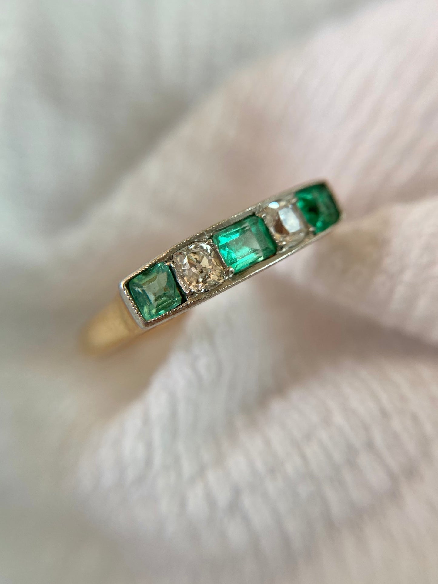 Vintage 18ct Gold Emerald & Diamond Ring