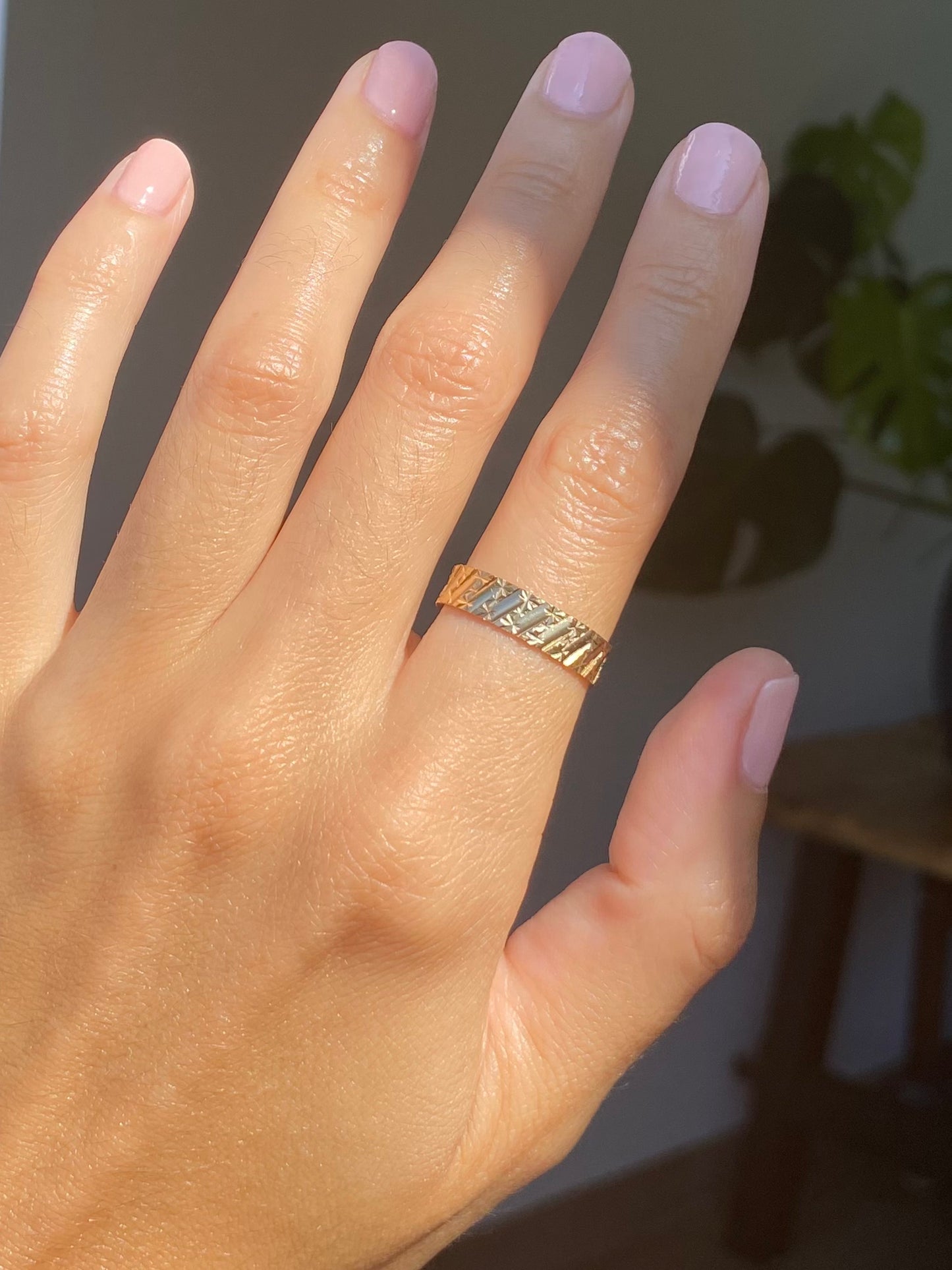 Vintage 9ct Gold Starry Starry Band