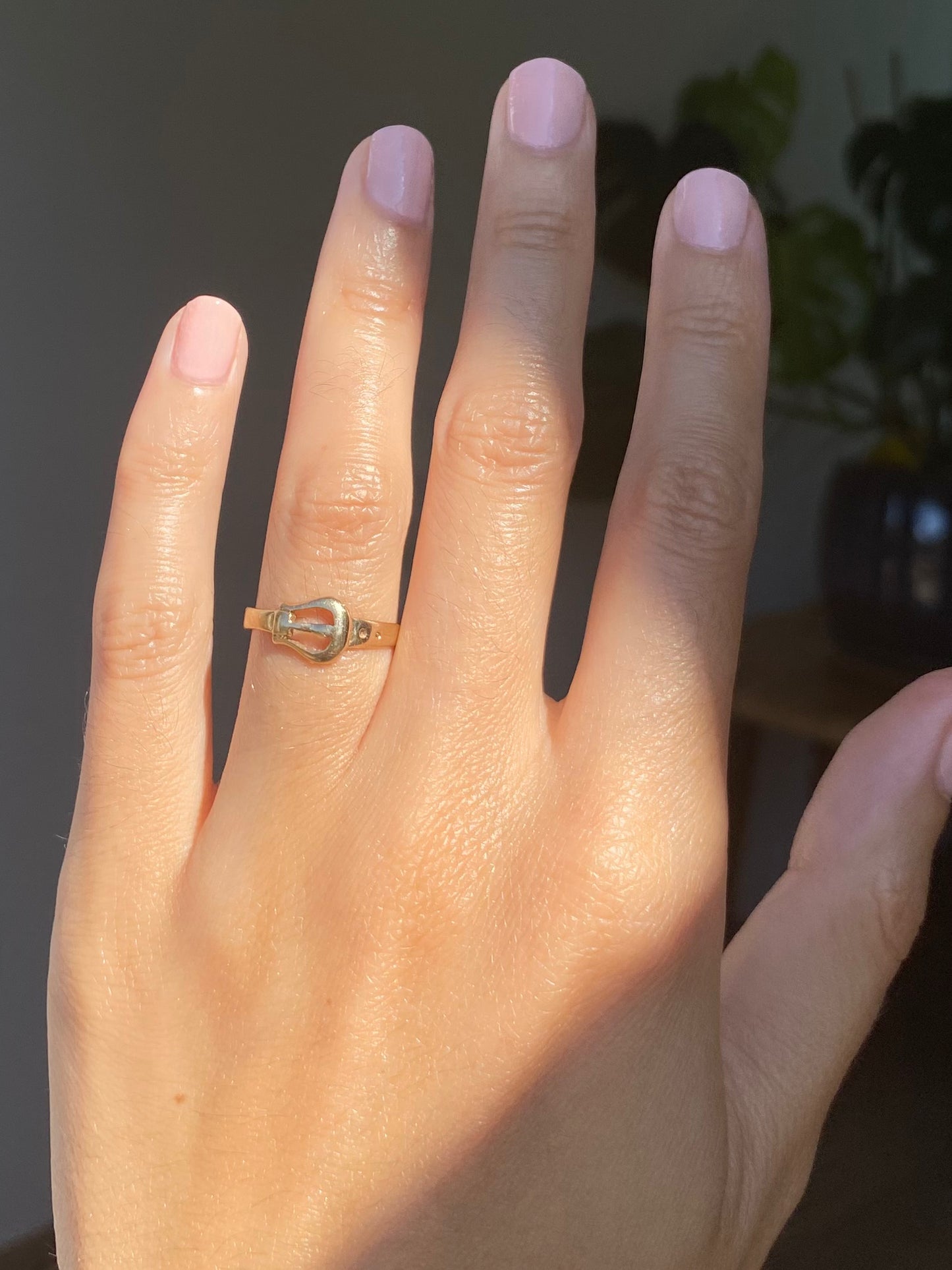 Vintage 9ct Gold Buckle Ring