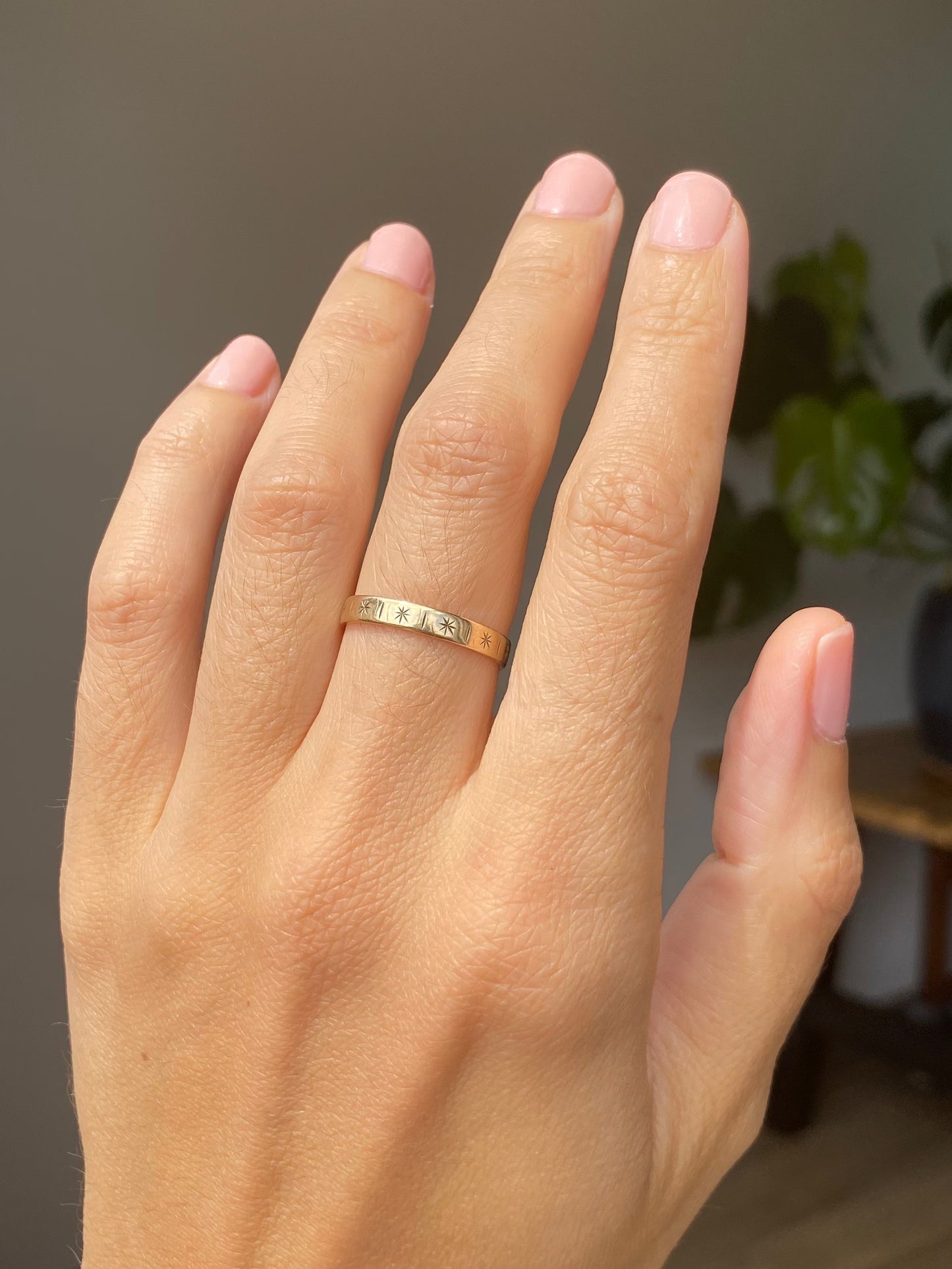 Vintage 9ct Gold Starry Band