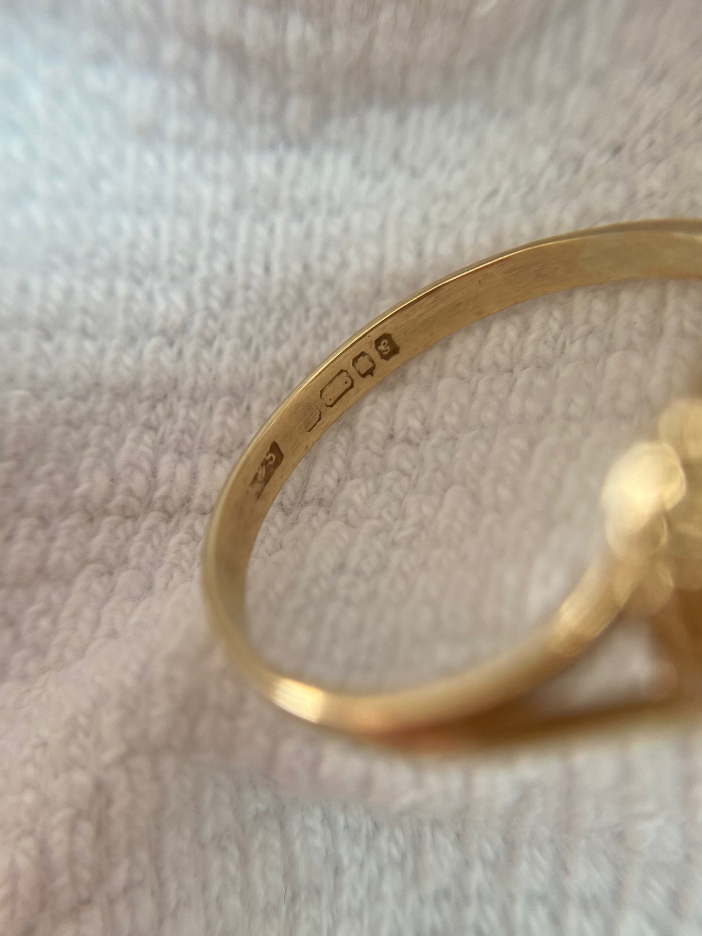 Vintage 9ct Gold Opal Solitaire Ring