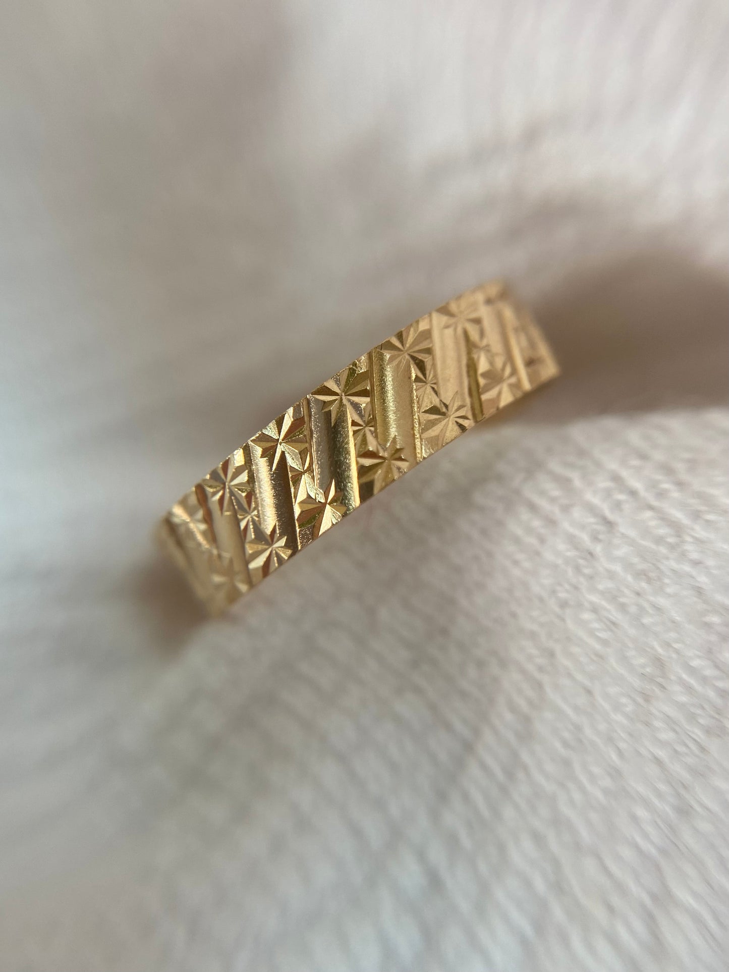 Vintage 9ct Gold Starry Starry Band