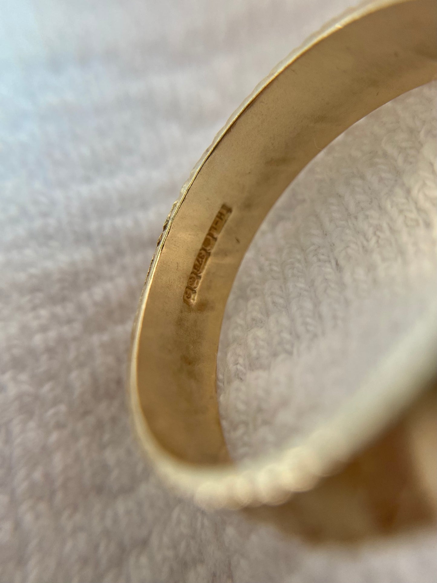 Vintage 9ct Gold Starry Starry Band
