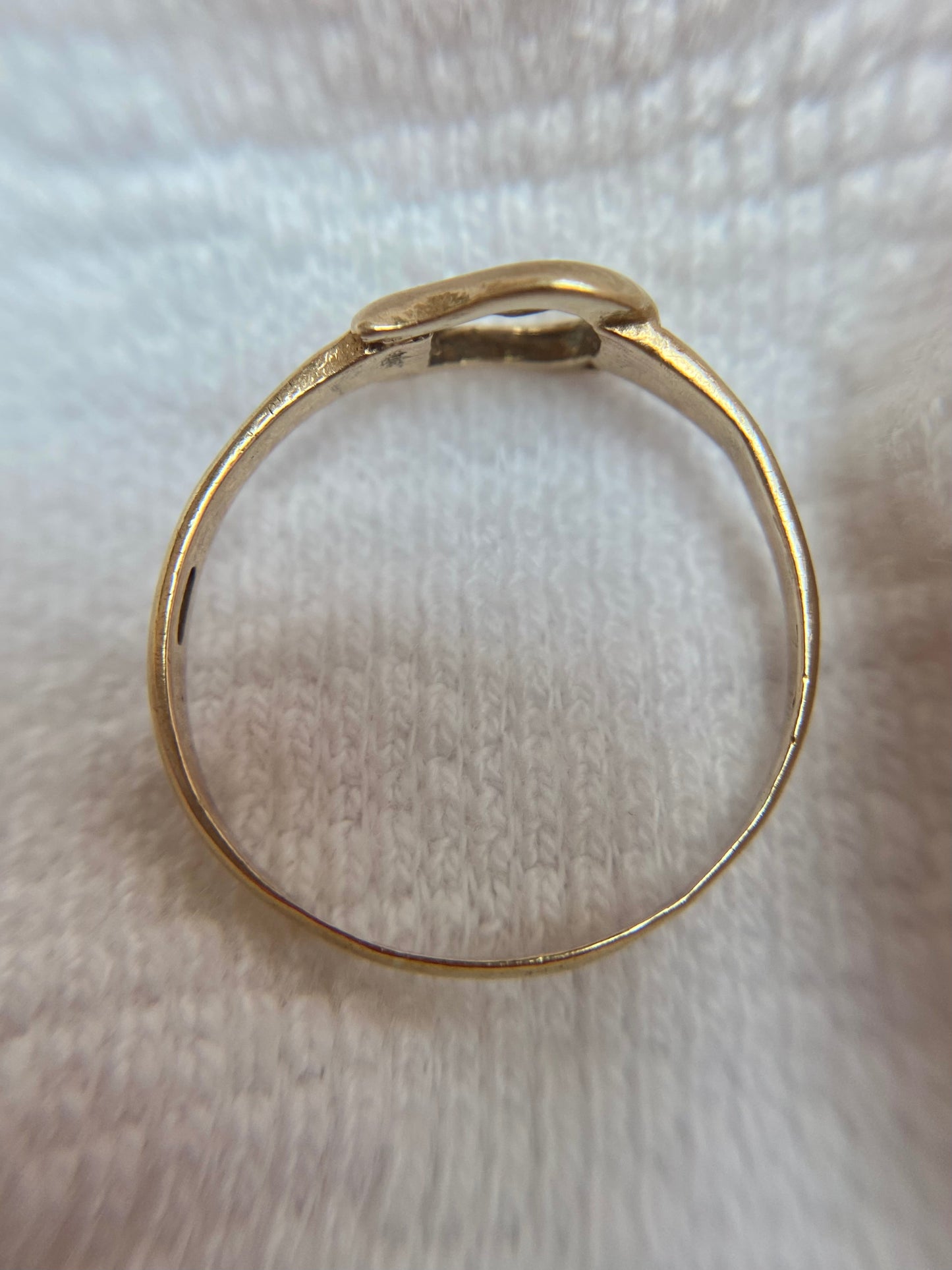 Vintage 9ct Gold Buckle Ring