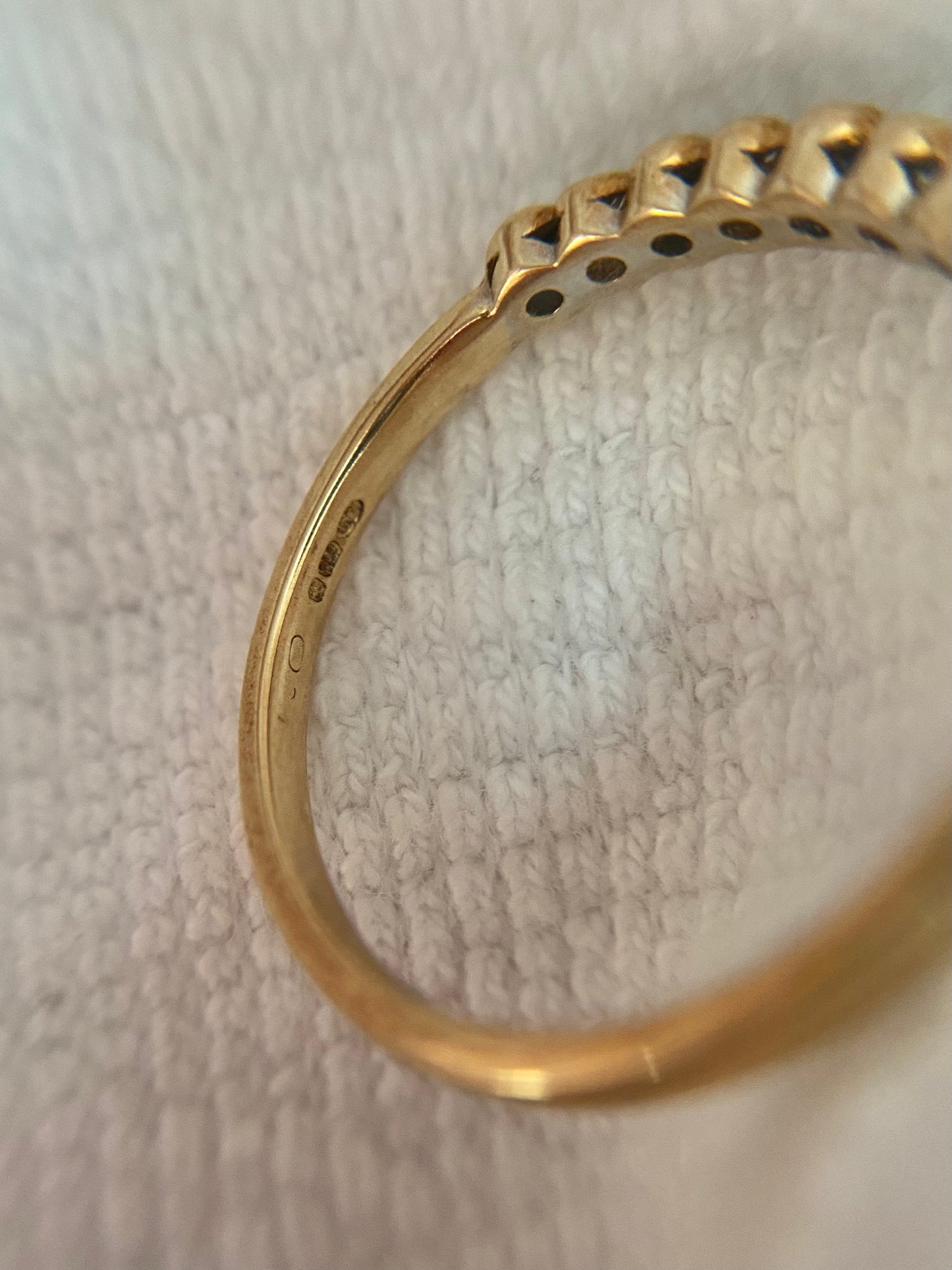 Preloved 9ct Gold Diamond & Sapphire Ring