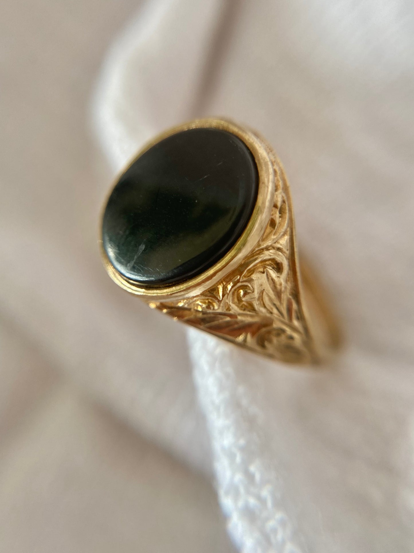 Vintage 9ct Gold Ornate Onyx Ring