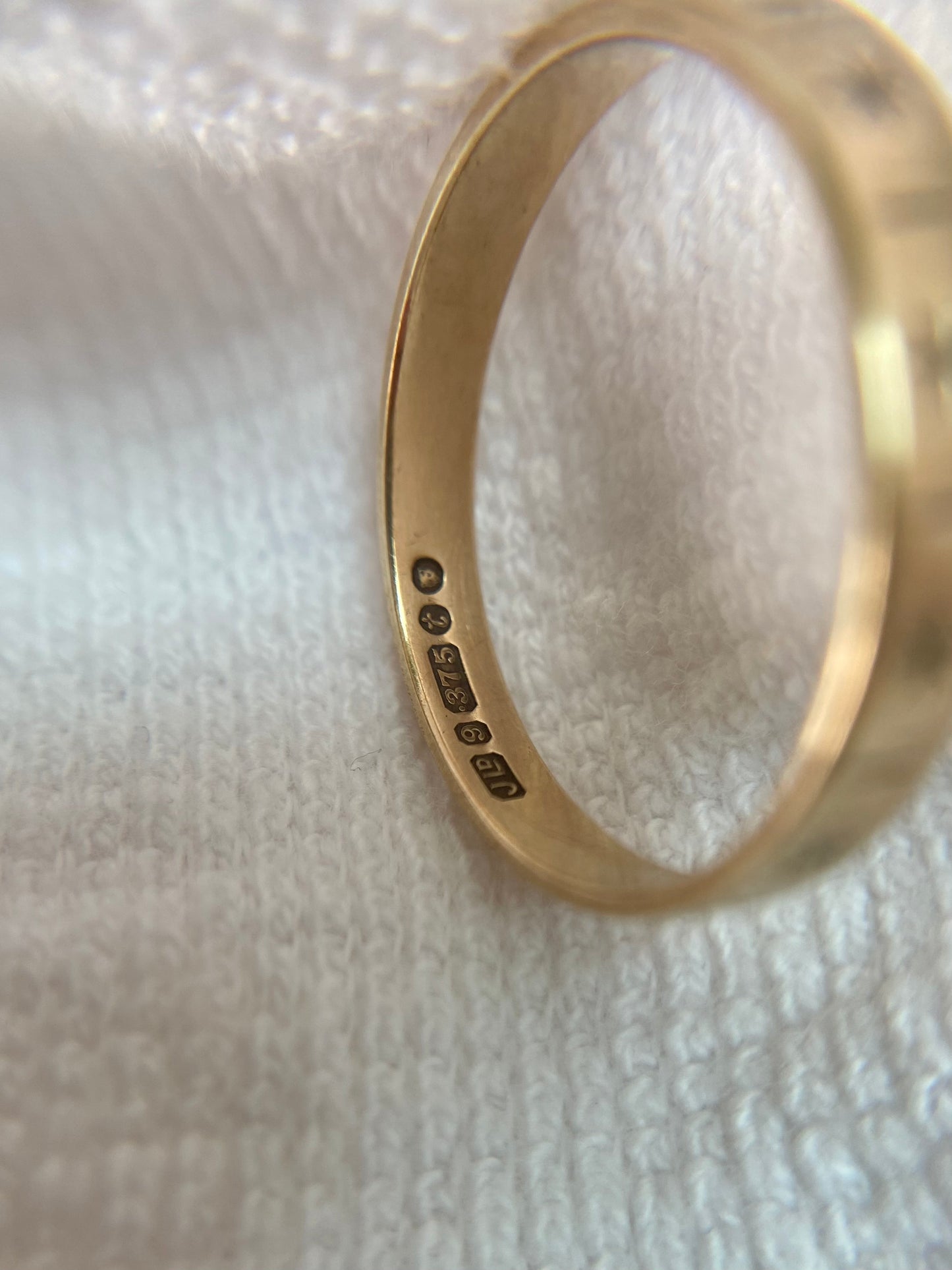 Vintage 9ct Gold Starry Band