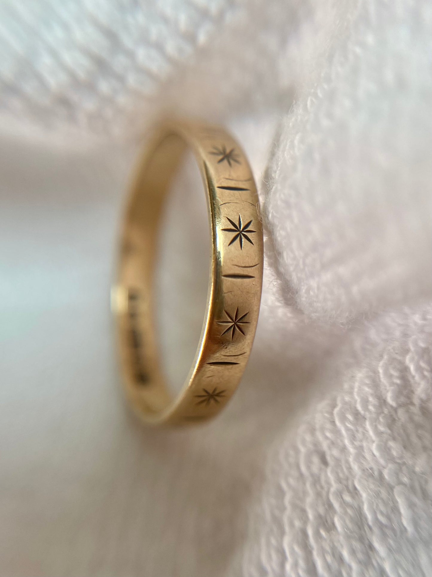 Vintage 9ct Gold Starry Band