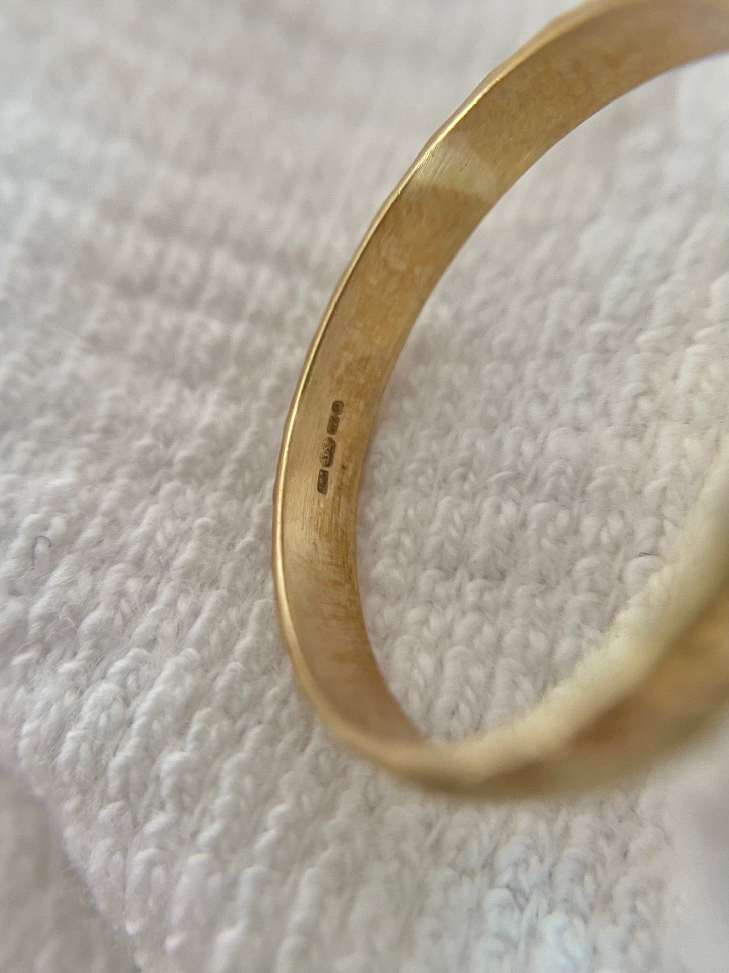 Vintage 9ct Gold Thin Starry Band