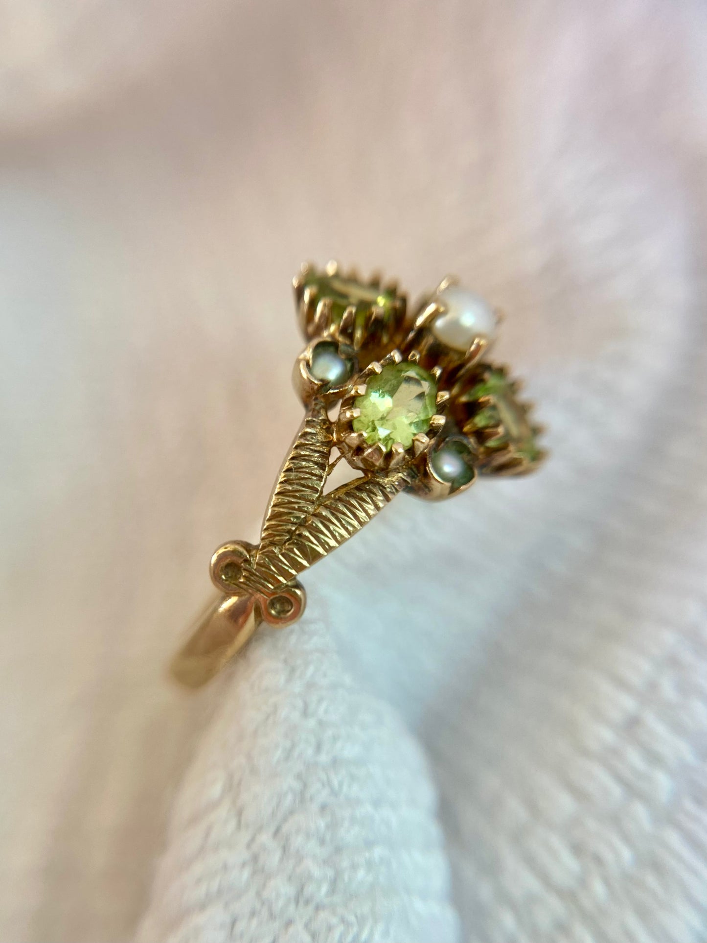 Vintage 9ct Gold Peridot & Pearl Ring
