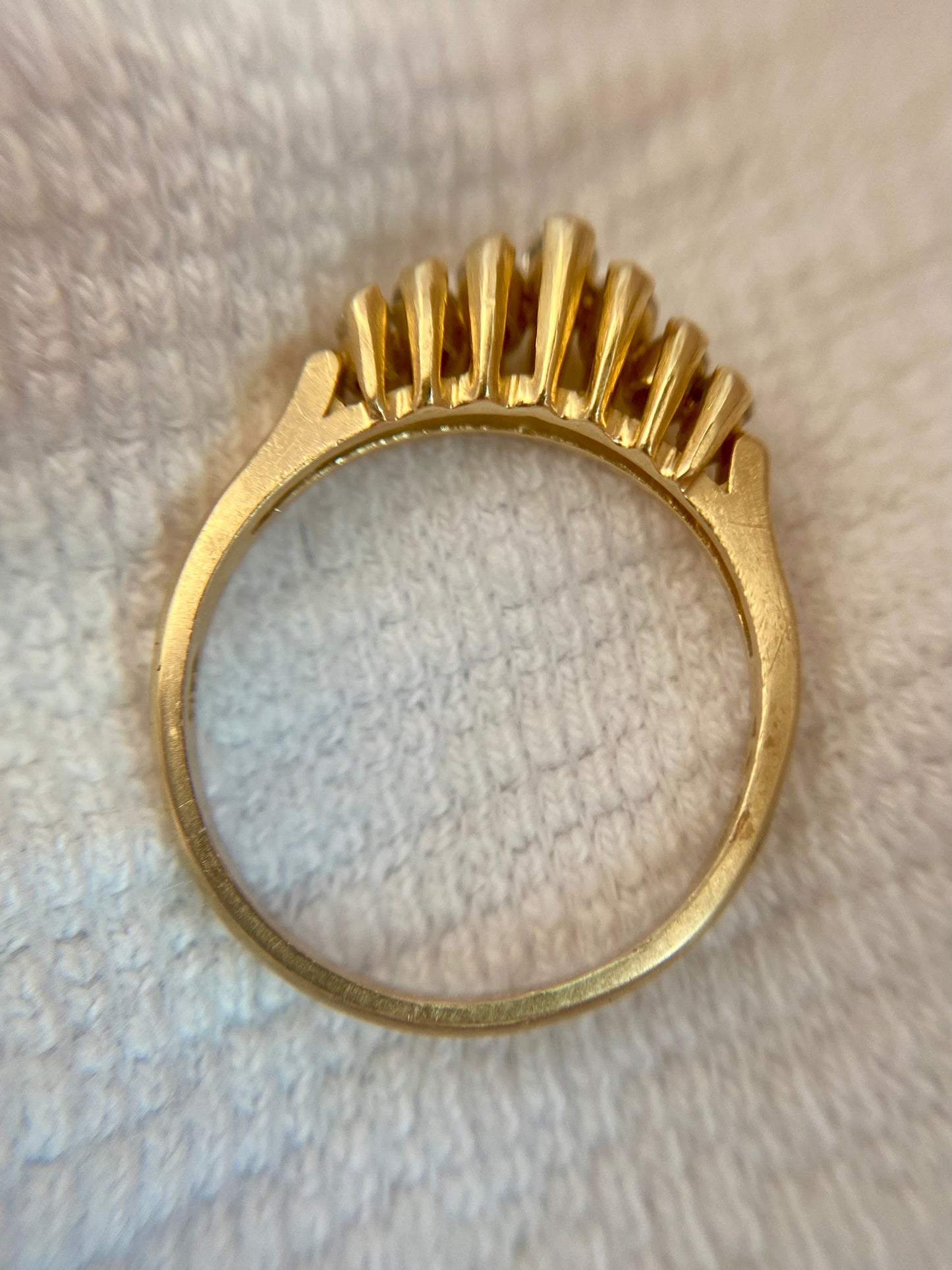 Preloved 10k Gold 7 Diamond Ring
